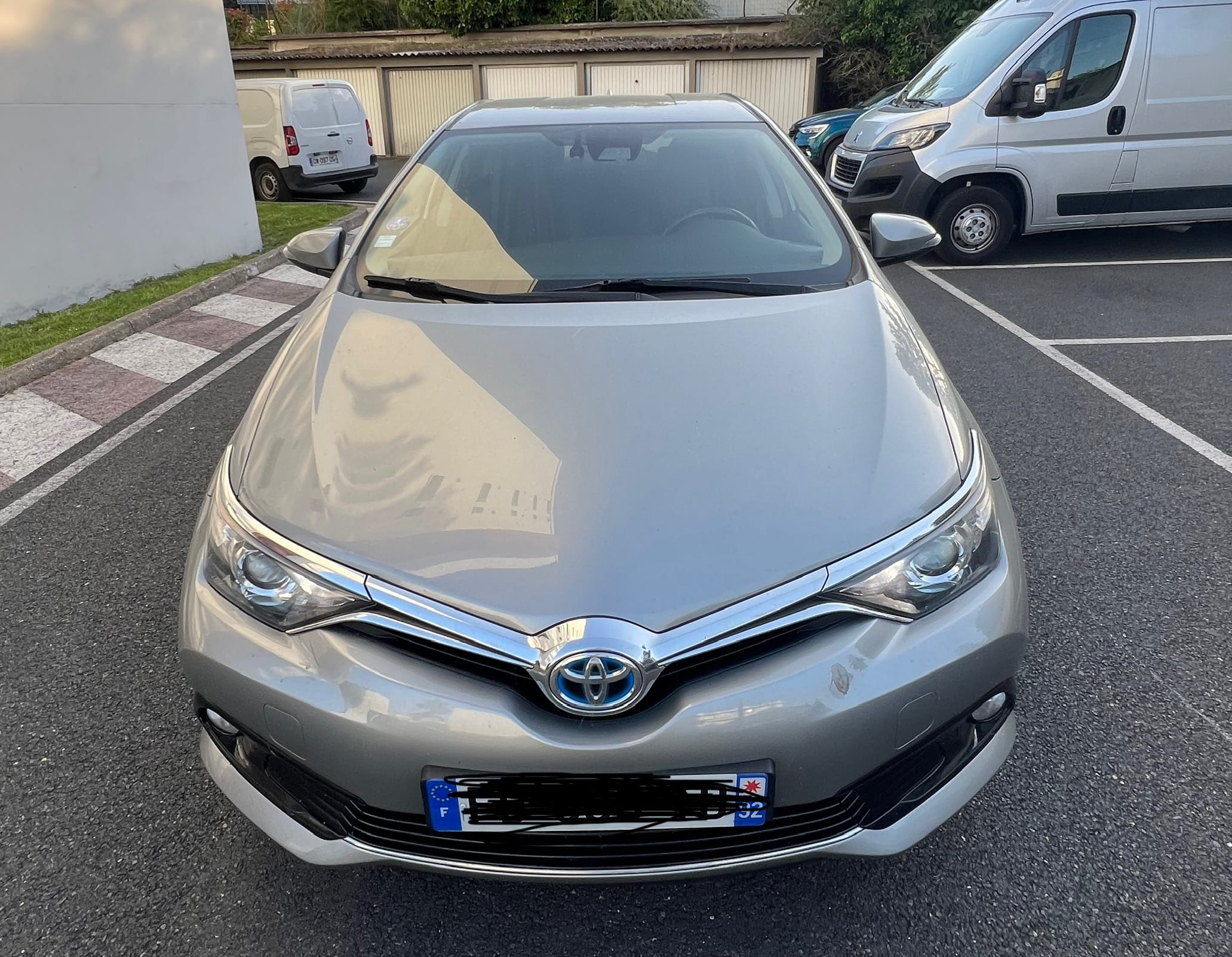 Toyota Auris, 2018, Essence 98 / Électrique (hybride), automatique