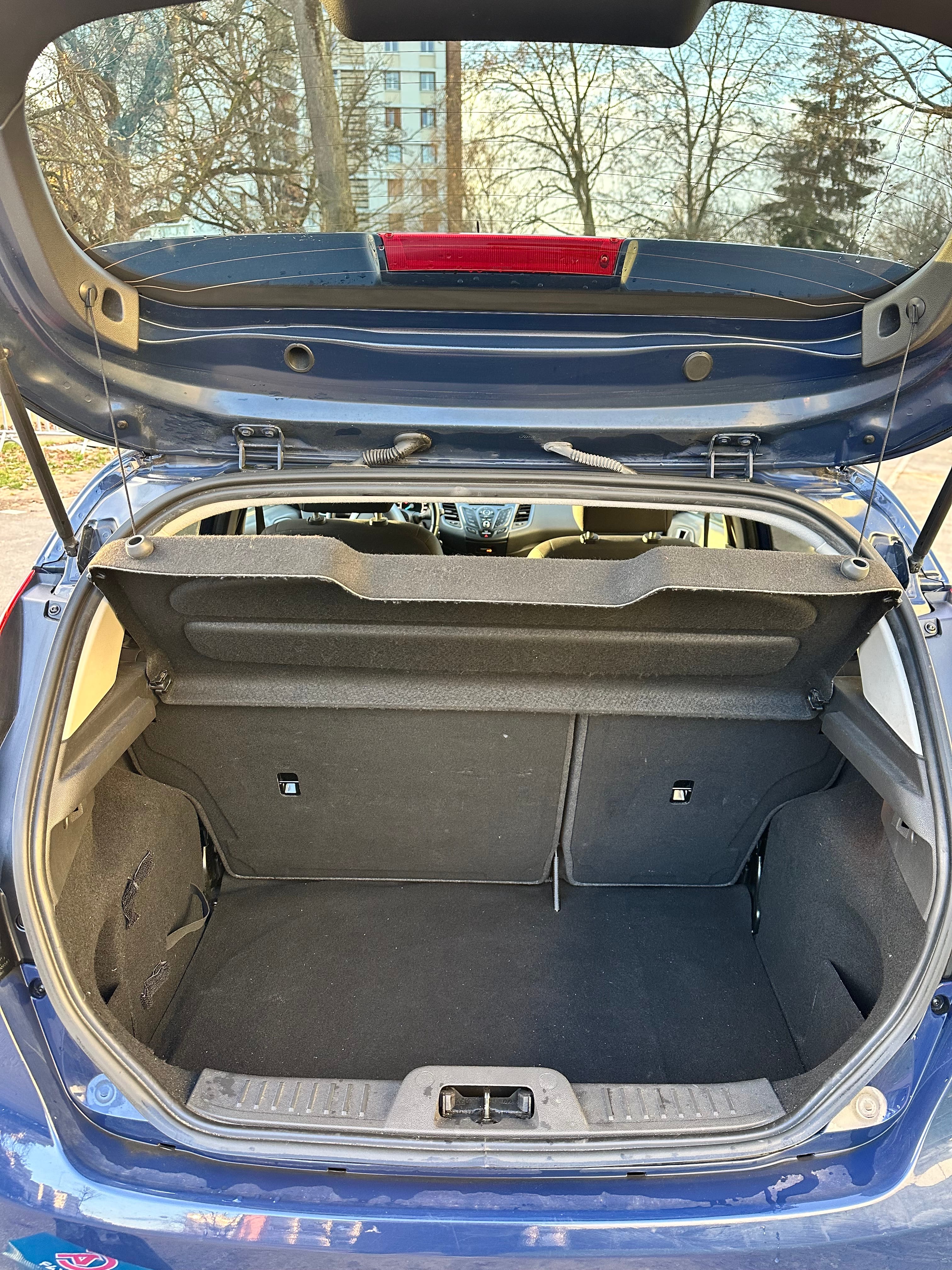 Ford Fiesta avec Autoradio