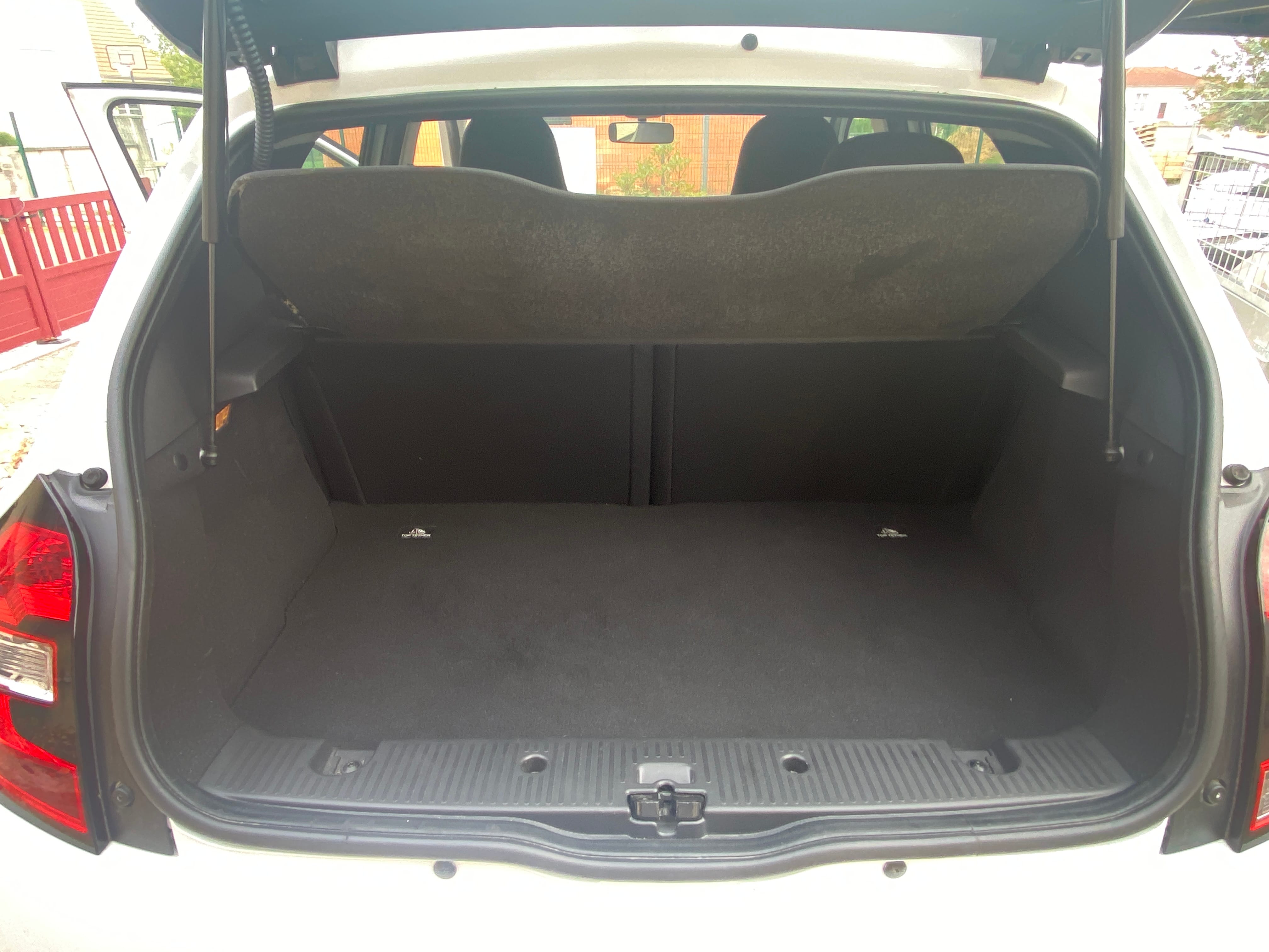 Renault Twingo III avec Entrée audio / iPod