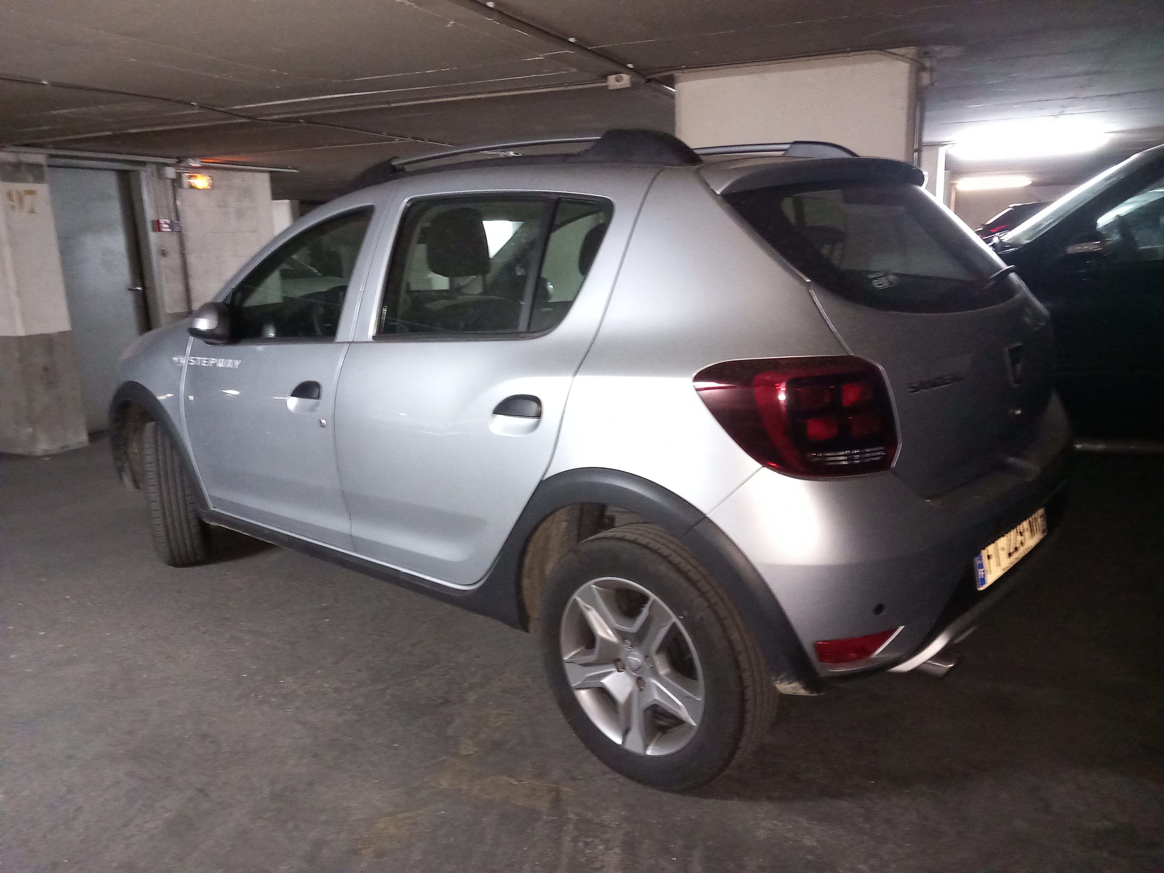Dacia Sandero mit Navigationsgerät