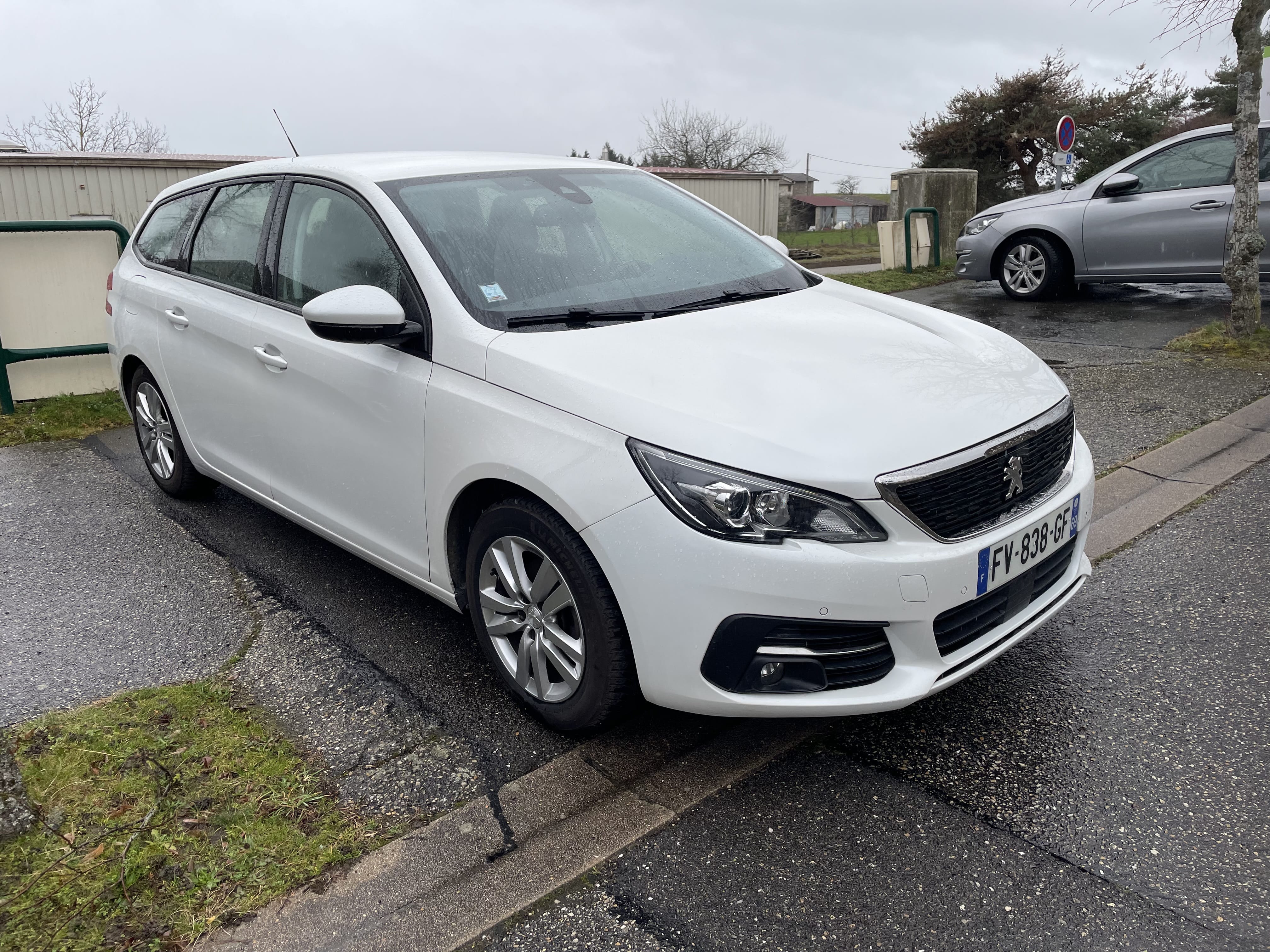 Peugeot 308 SW 1,5 hdi boîte auto 8 avec GPS