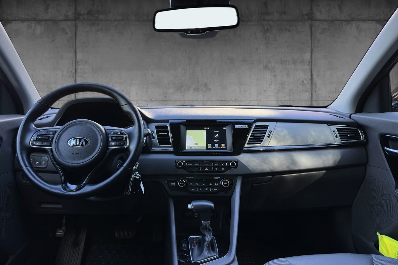 Kia Niro Hybrid with Backup camera