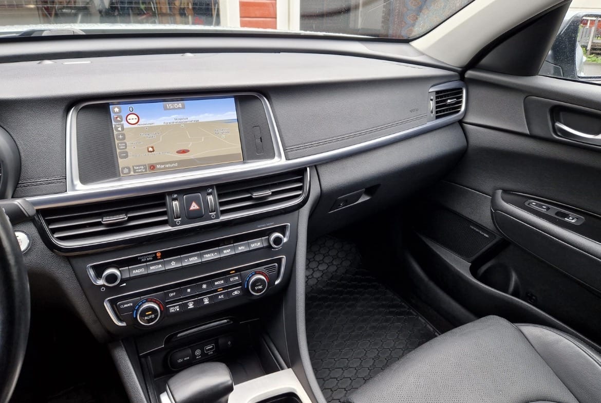 Kia Optima Station Wagon with Cruise control