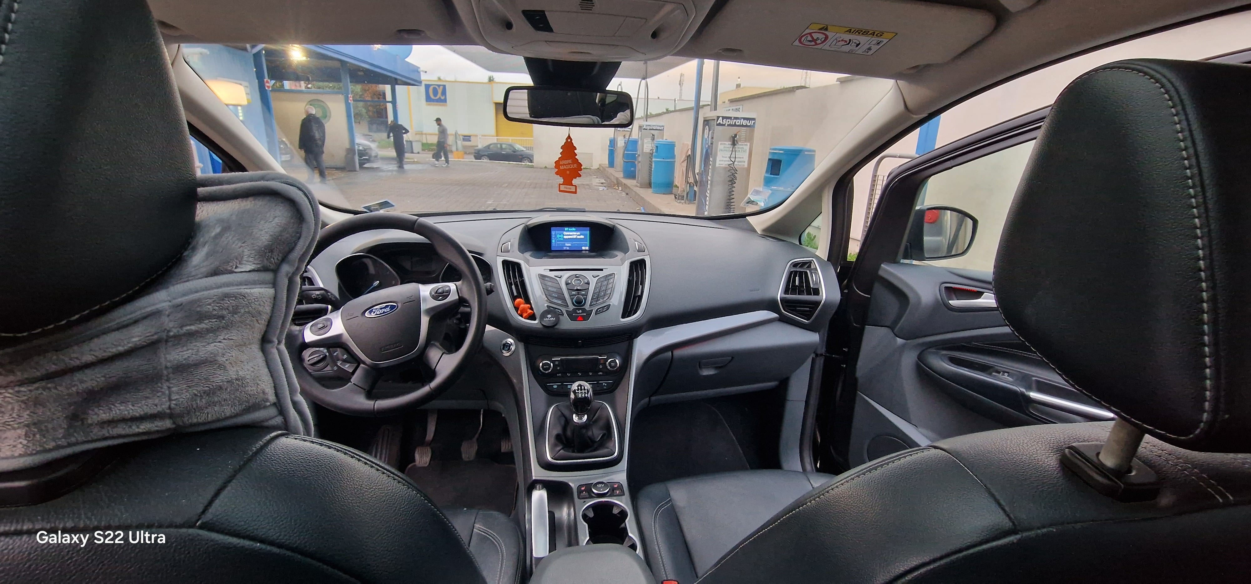 Ford Grand C-Max avec Attelage