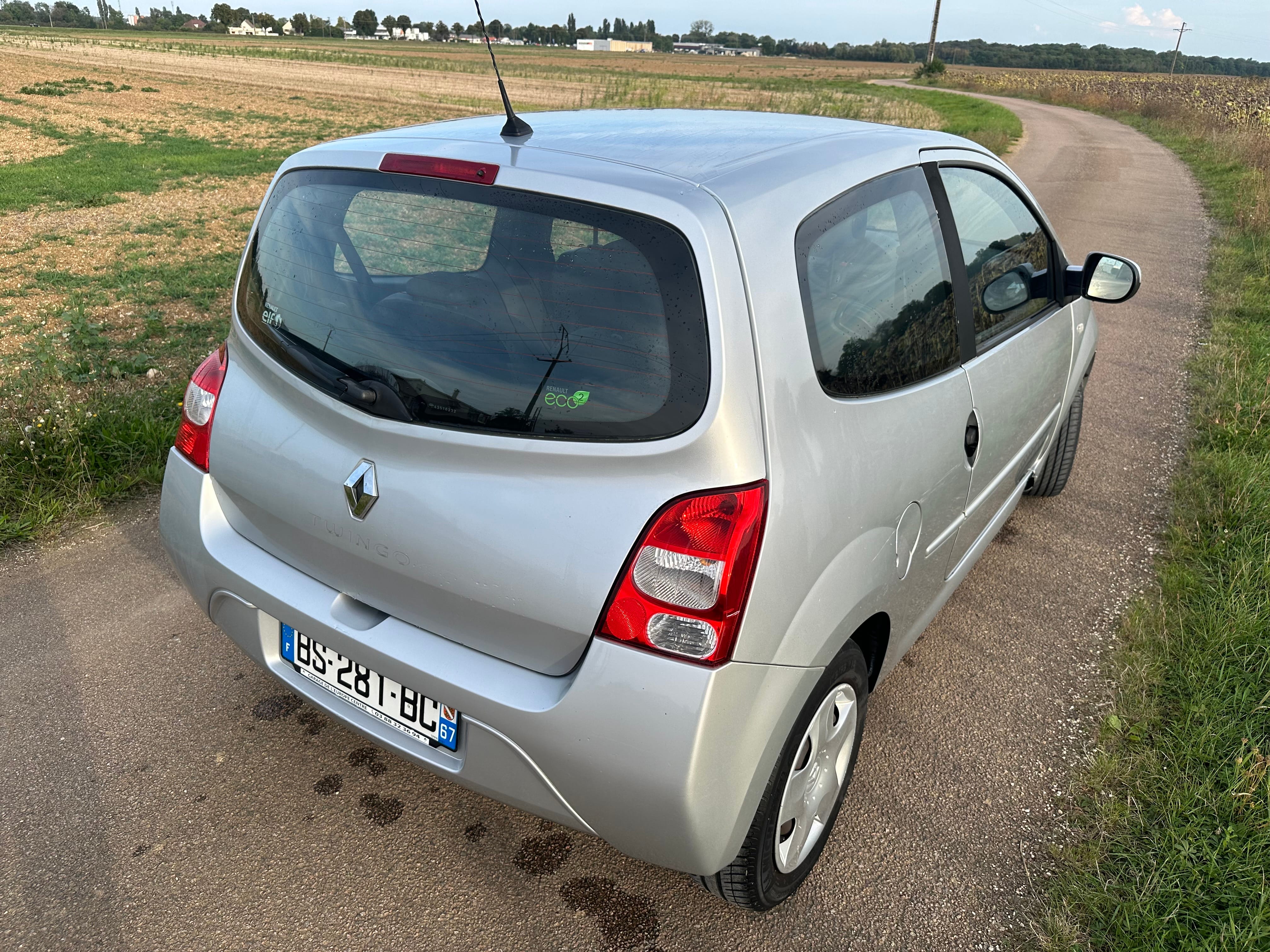 Renault Twingo II GARE SNCF avec Pneus neige