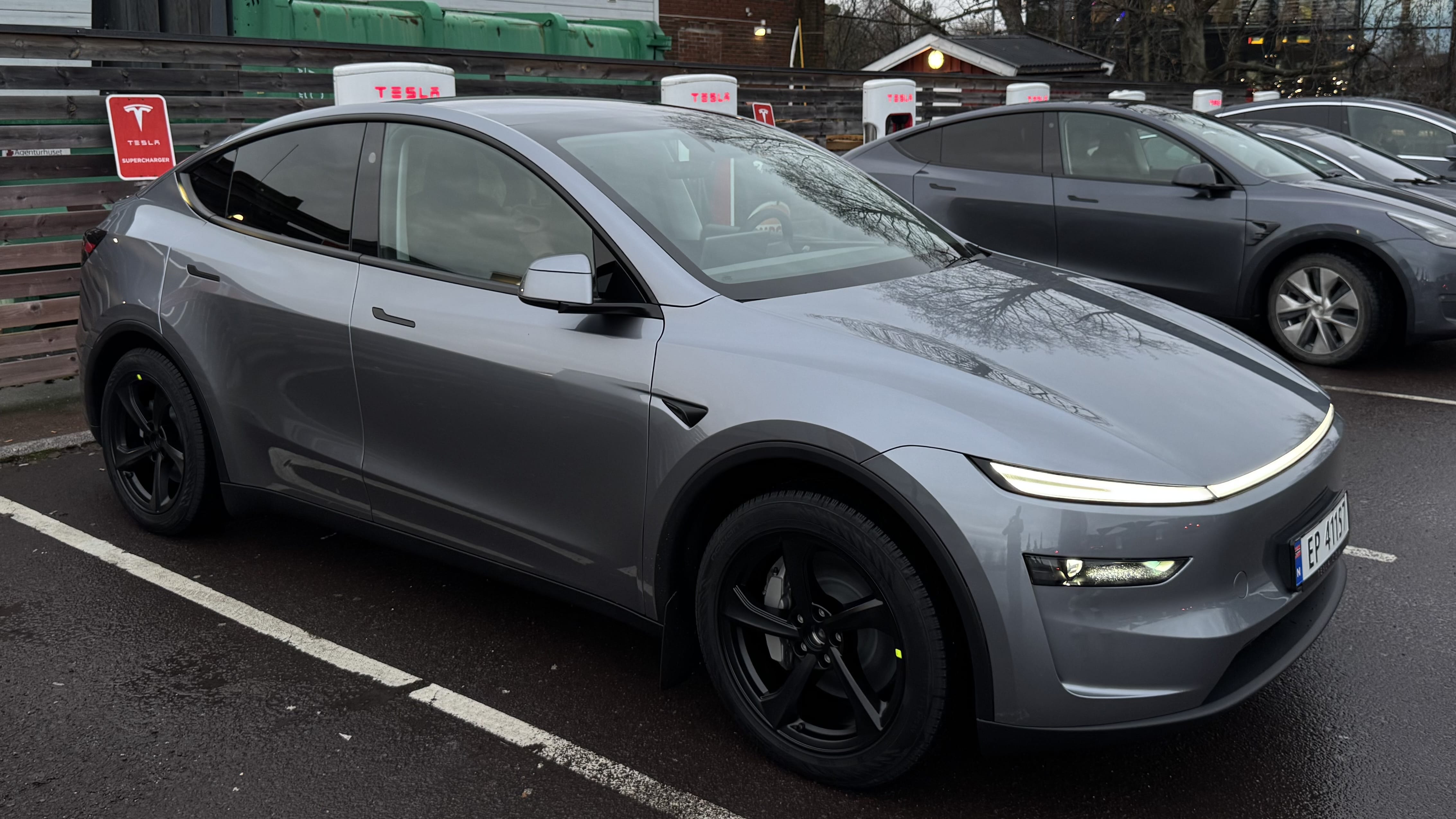 Tesla Model Y Performance med GPS