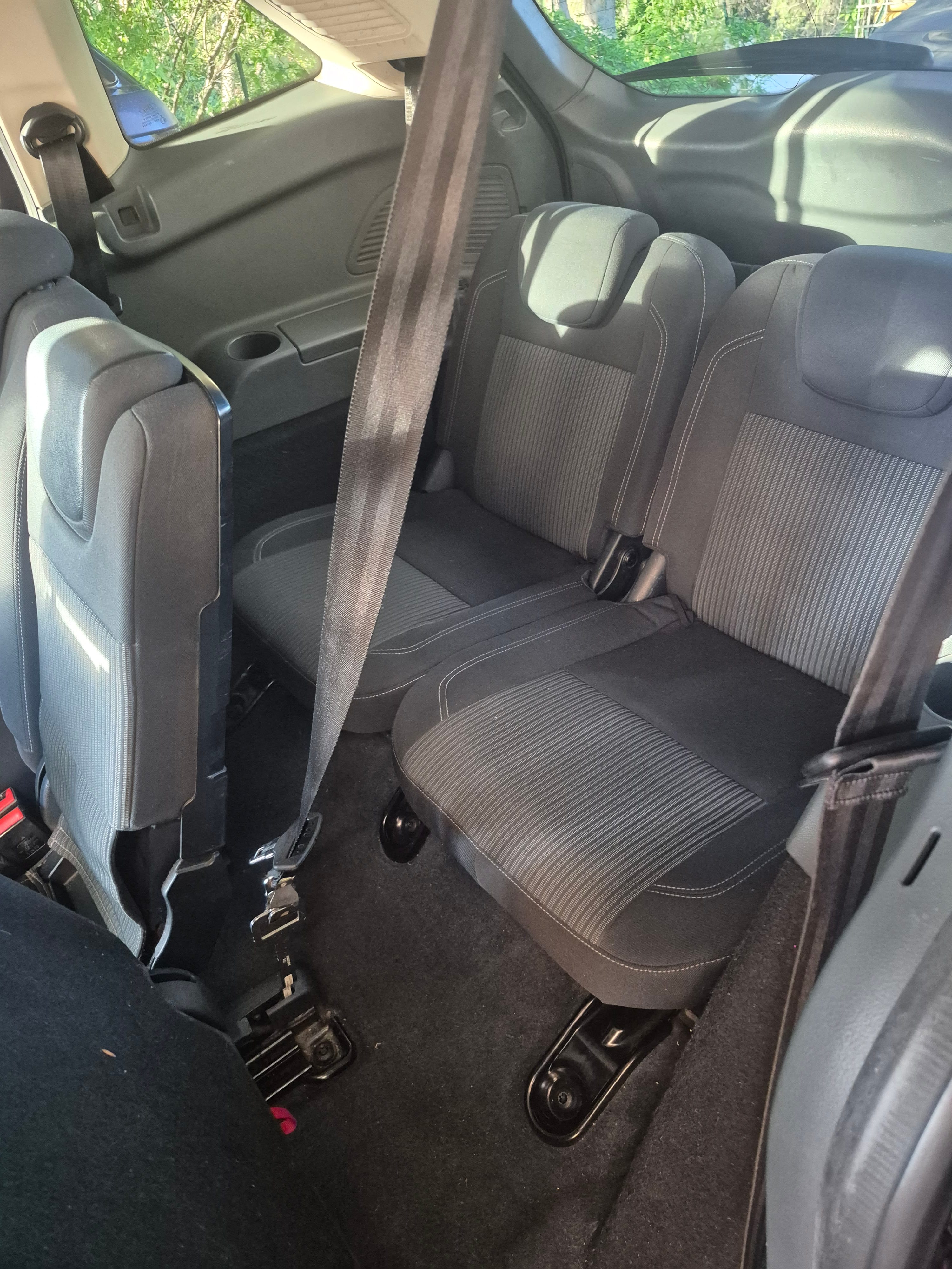 Ford C-Max Business avec Siège bébé