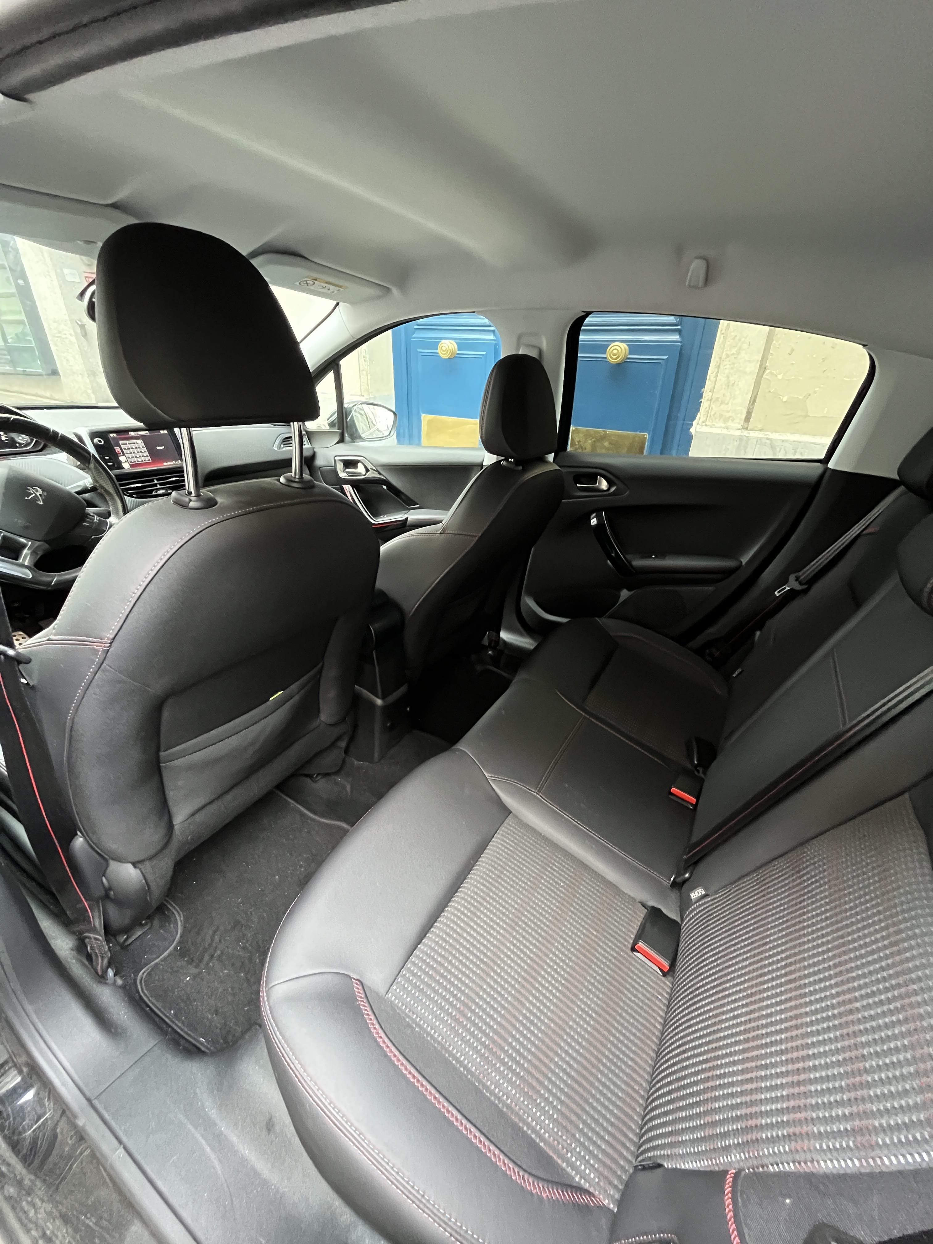 Peugeot 208 1.2 essence avec Apple CarPlay