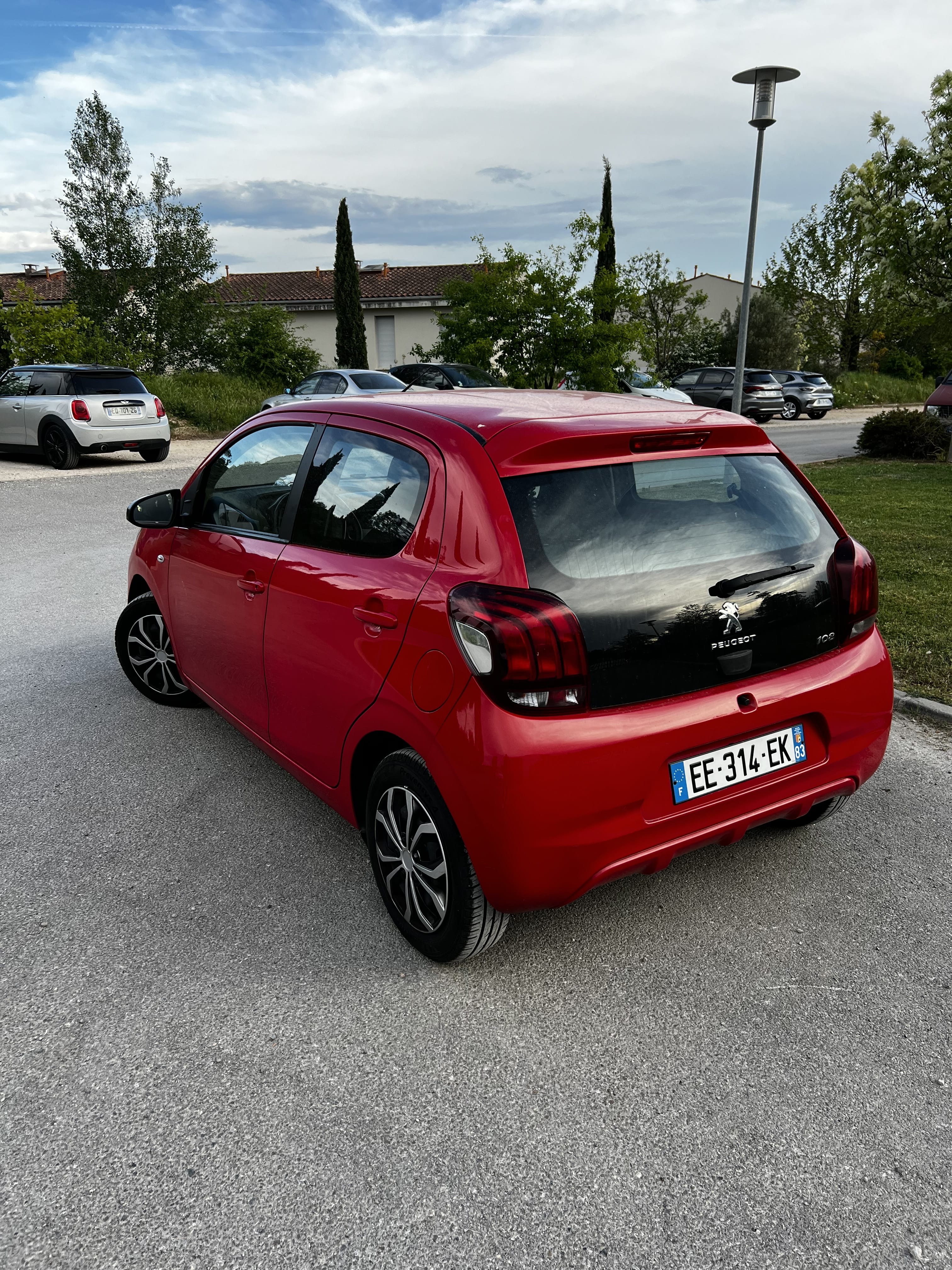 Peugeot 108 1.0 vti 69 ch avec Régulateur de vitesse