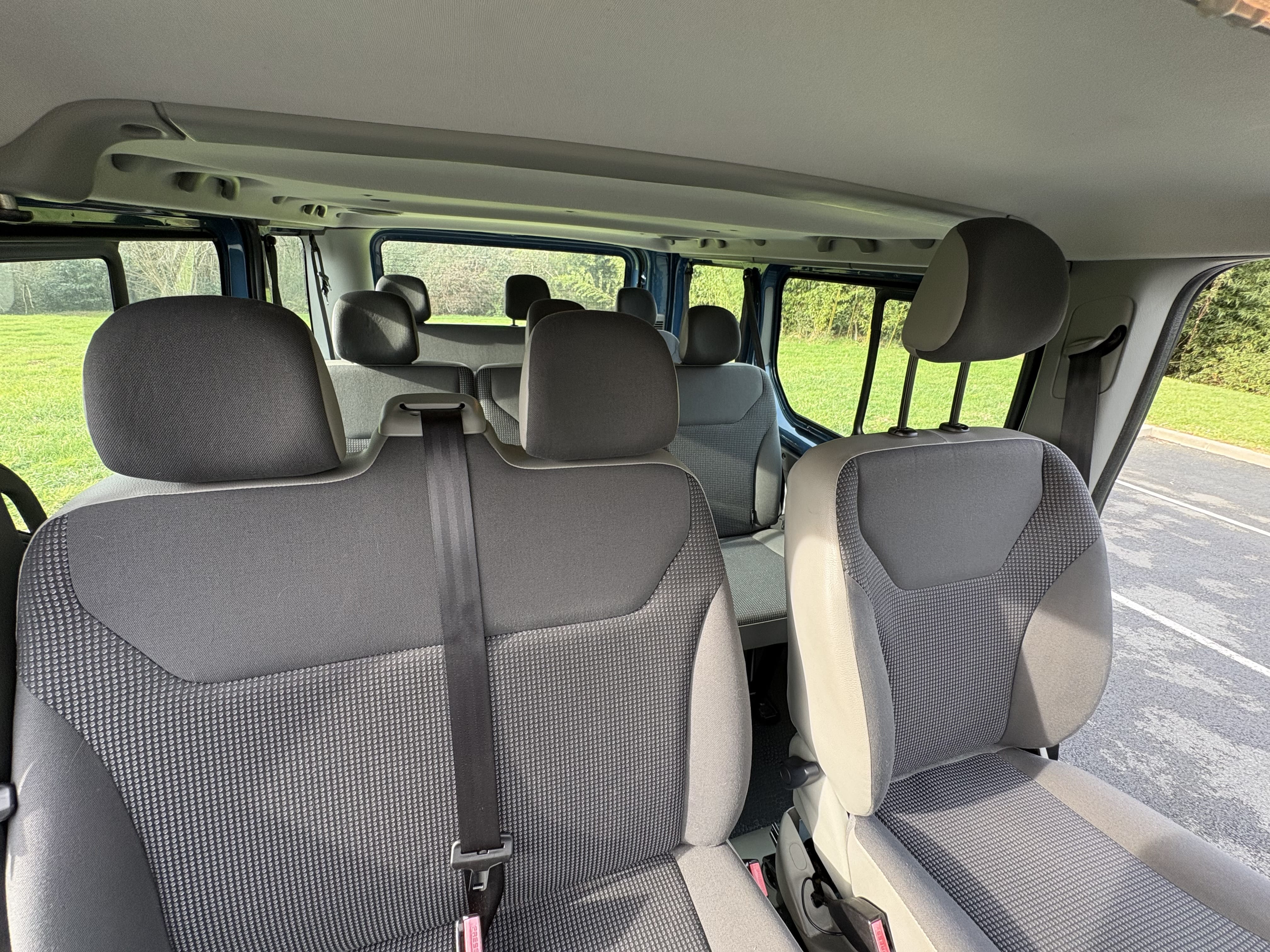 Opel Vivaro Combi avec Porte-vélos