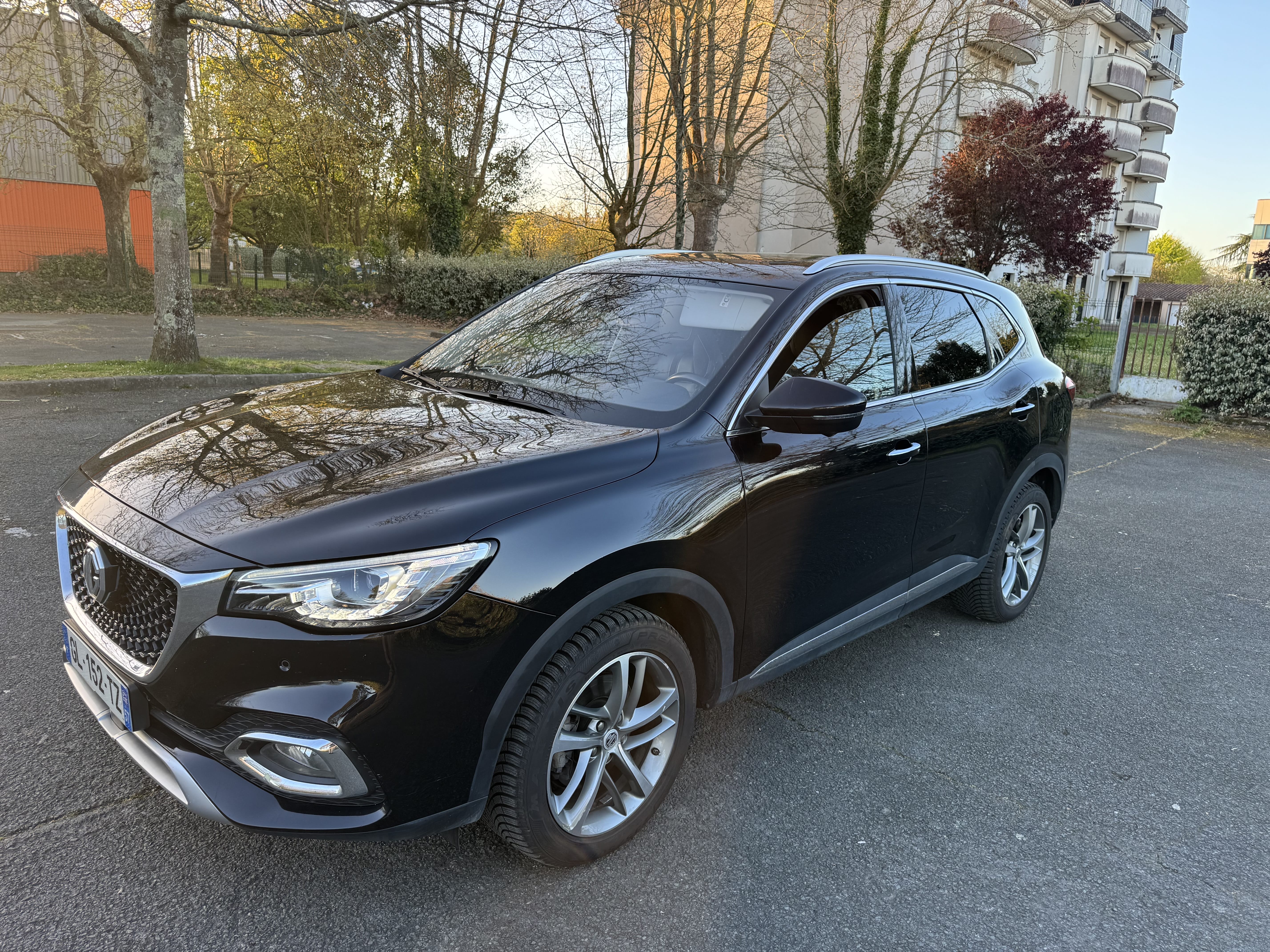 MG EHS, 2023, Essence 95 / Électrique (hybride), automatique