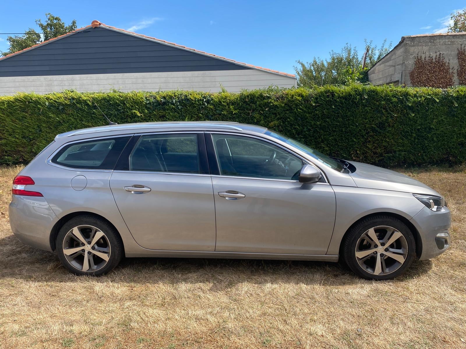 Peugeot 308 SW 1.2 puretech avec Climatisation