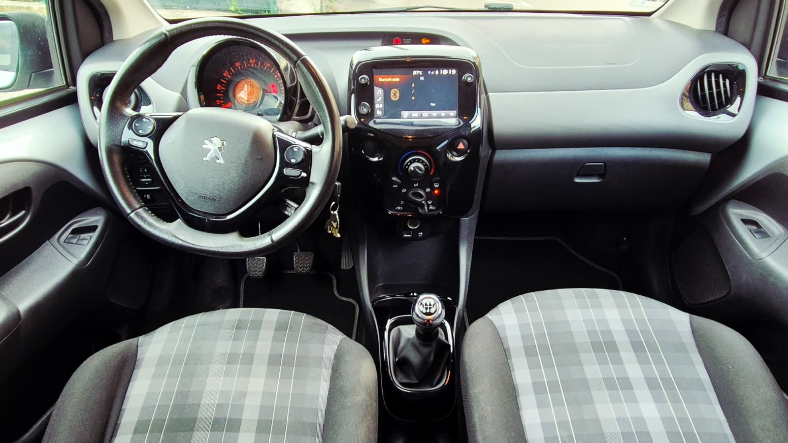 Peugeot 108 avec Port USB