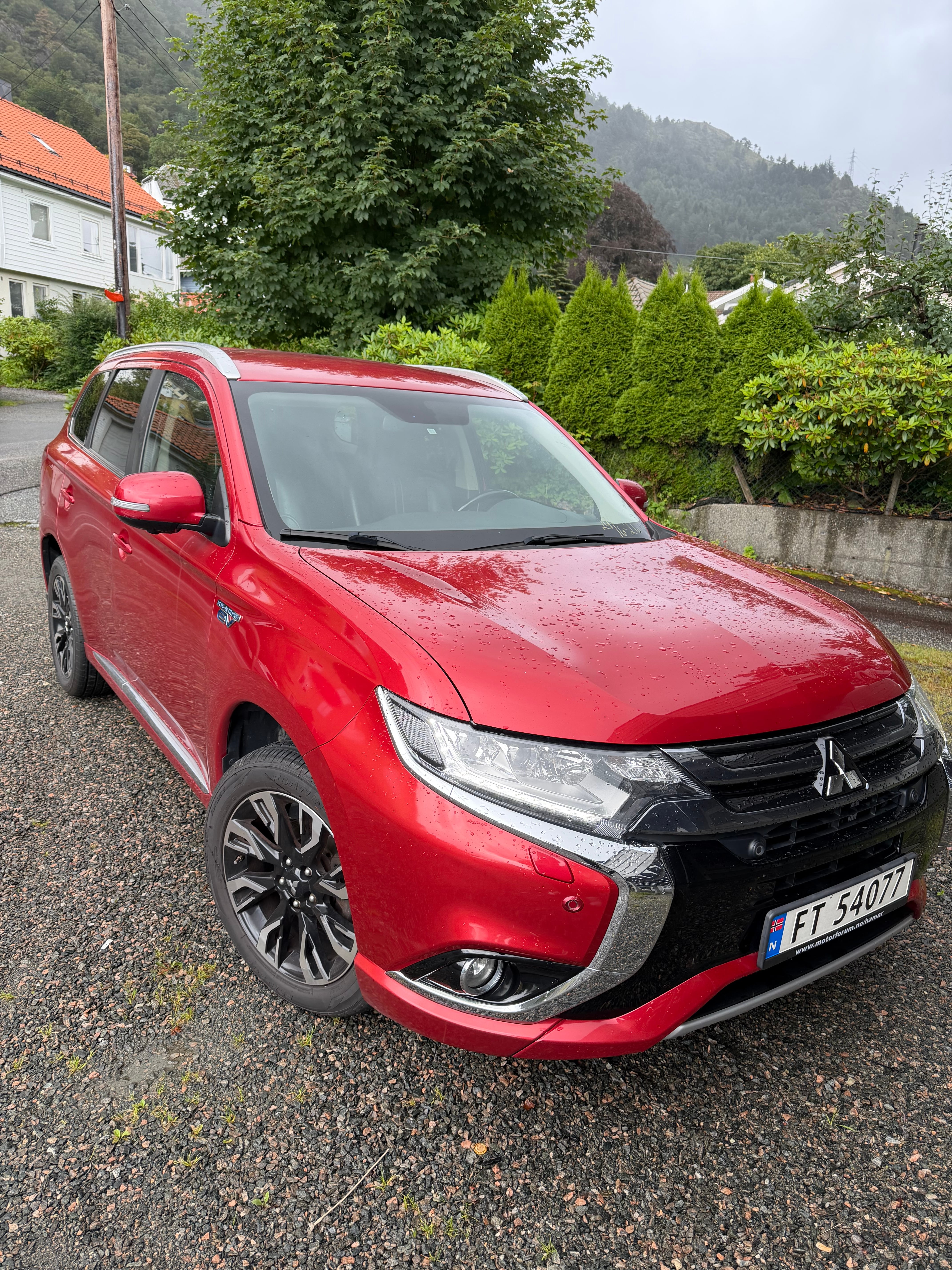 Mitsubishi Outlander 4WD – Comfortable, 2016, Blyfri 95 / Elektrisk (hybrid), automatisk