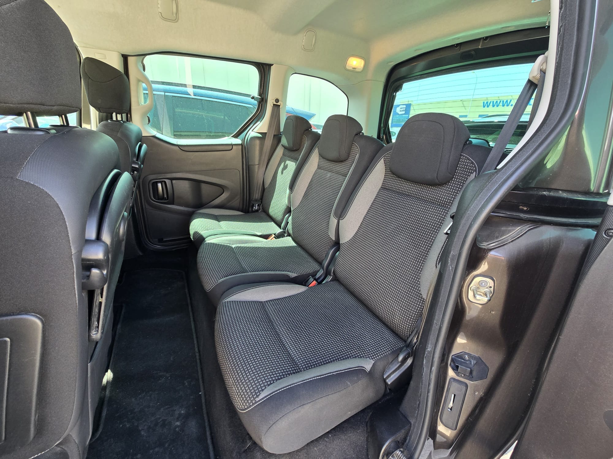 Peugeot Partner Tepee con Apple CarPlay