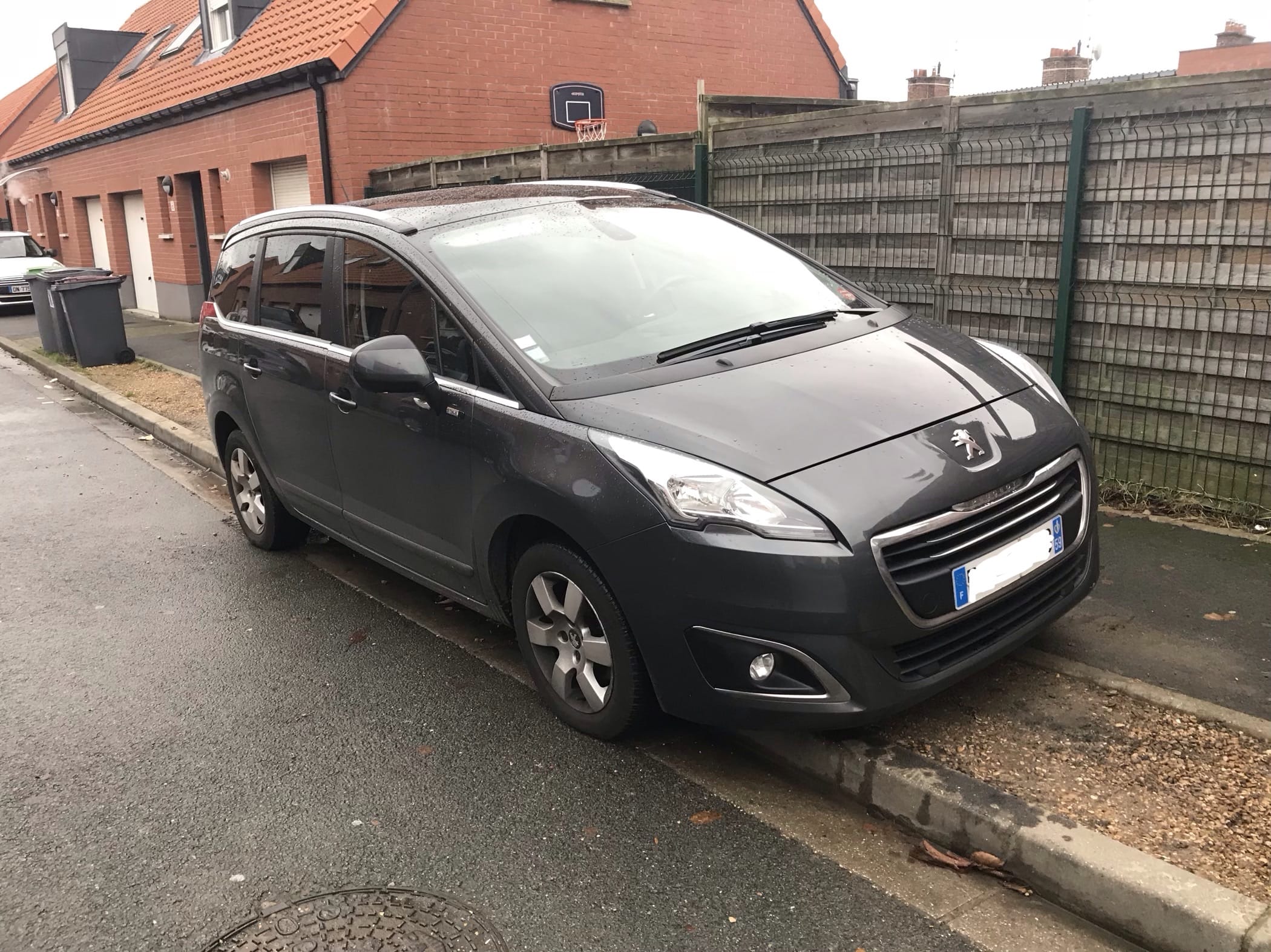 Peugeot 5008 avec Entrée audio / iPod