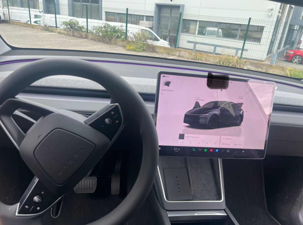 Tesla Model Y Standard Range avec GPS