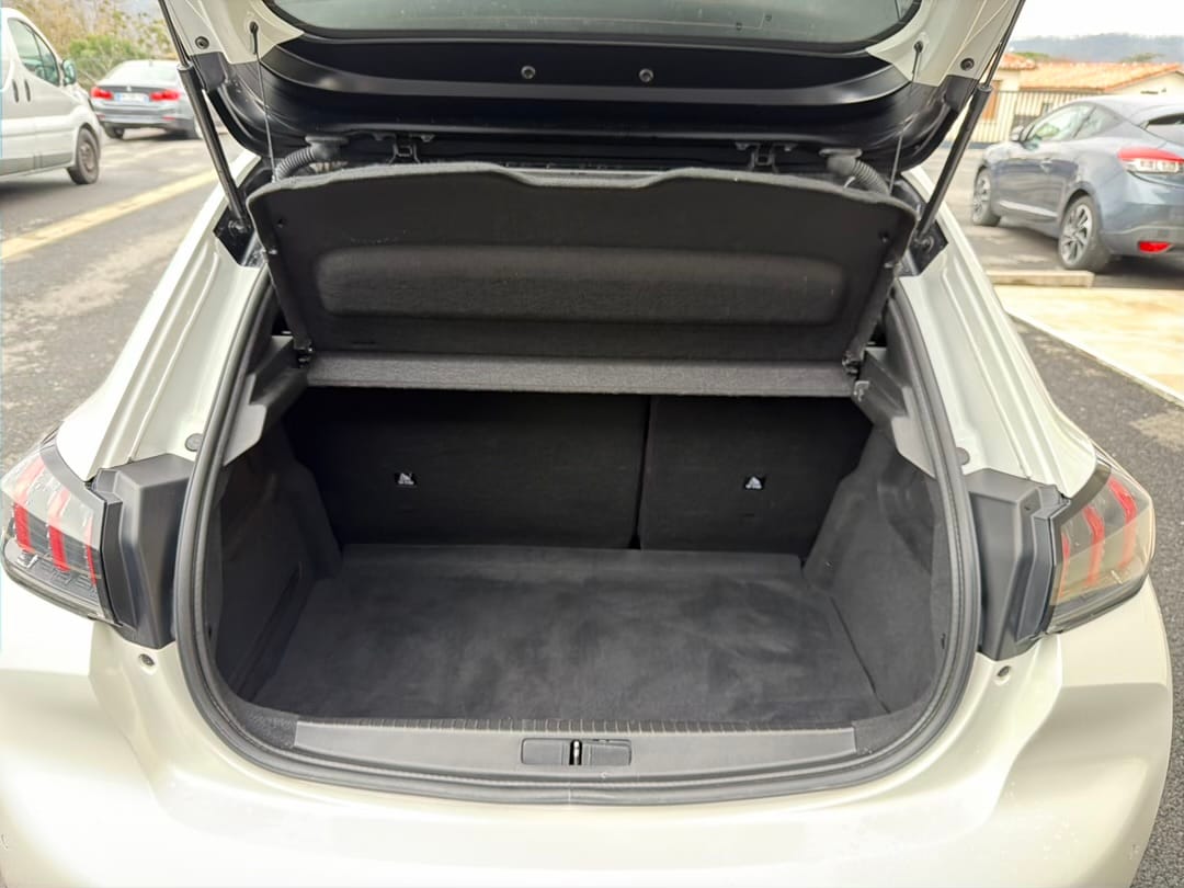 Peugeot 208 GT Line avec Entrée audio / iPod