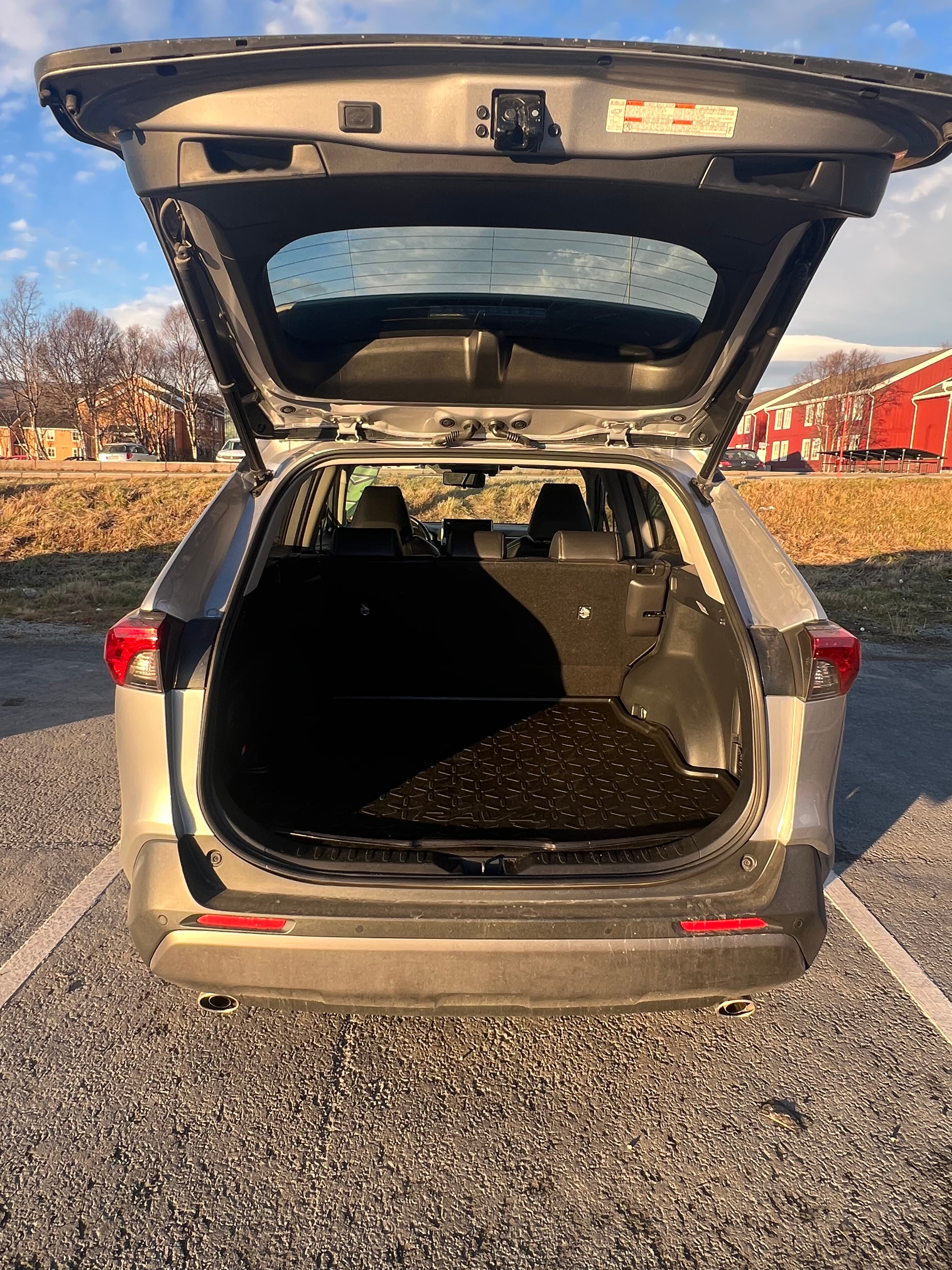 Toyota Rav4 Hybrid XSE with Four-wheel drive