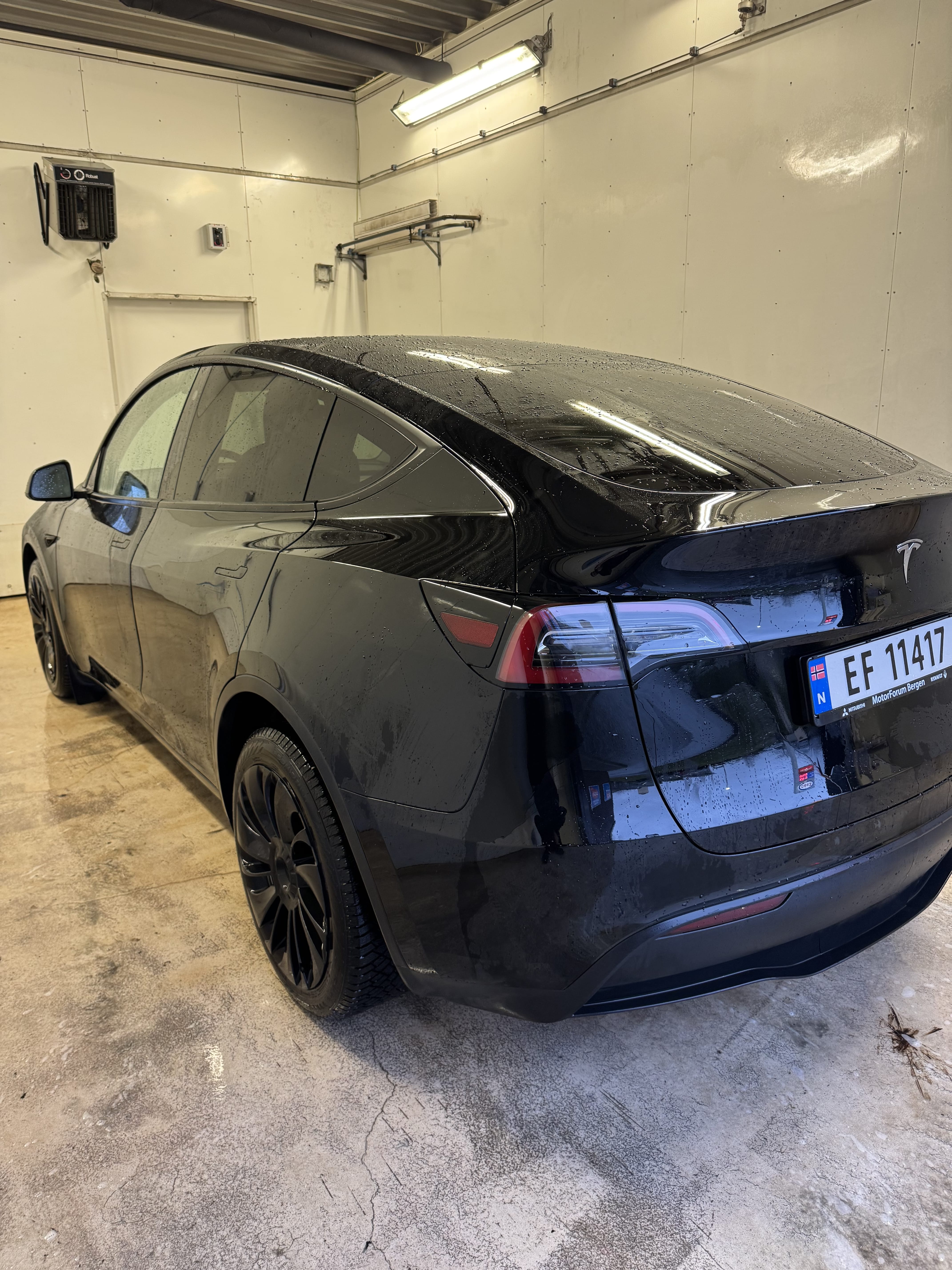 Tesla Model Y Long Range med GPS