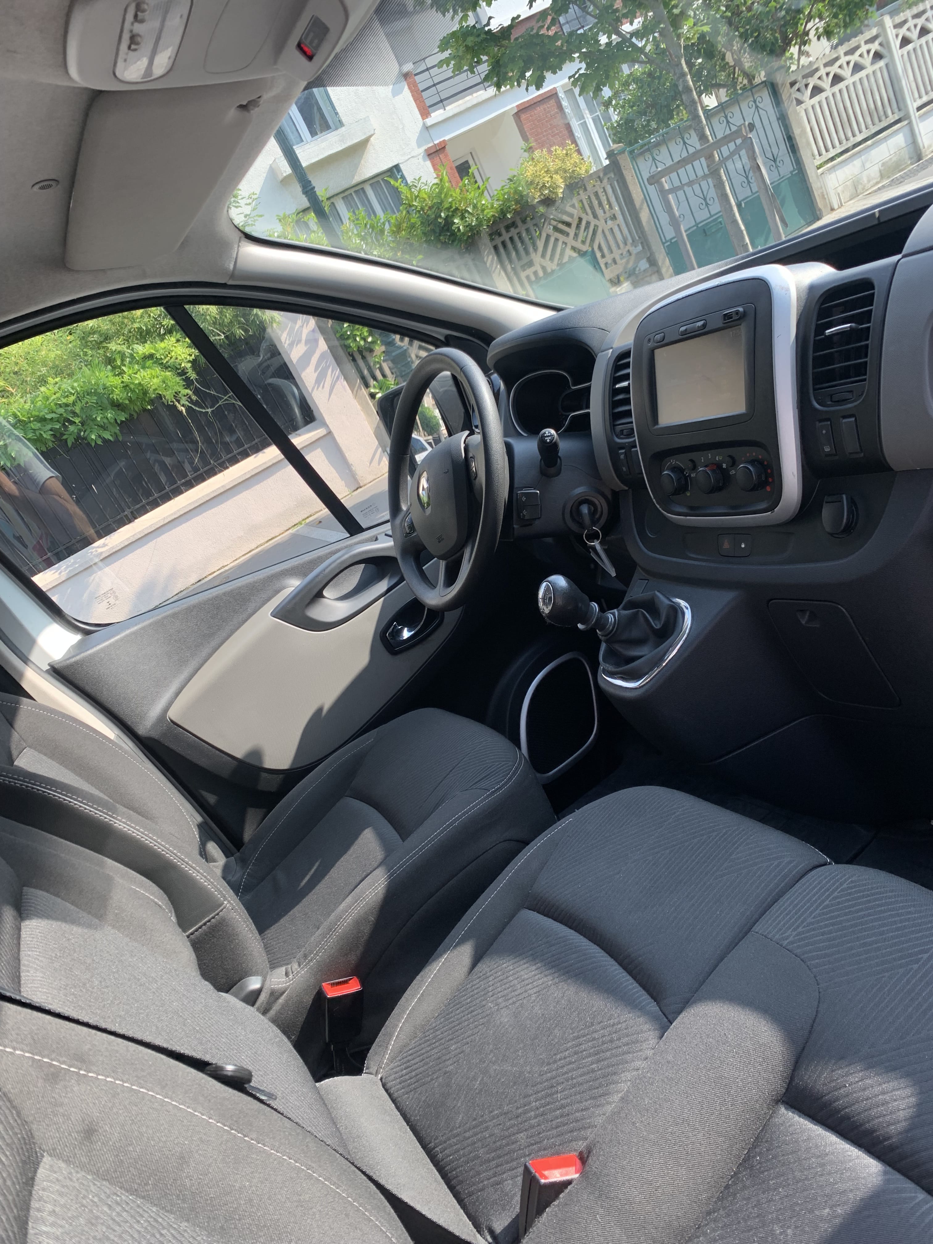Renault Trafic 6m3 DCI 120cv Clim-Caméra recul-GPS-CarPlay - Android auto avec diable avec Régulateur de vitesse