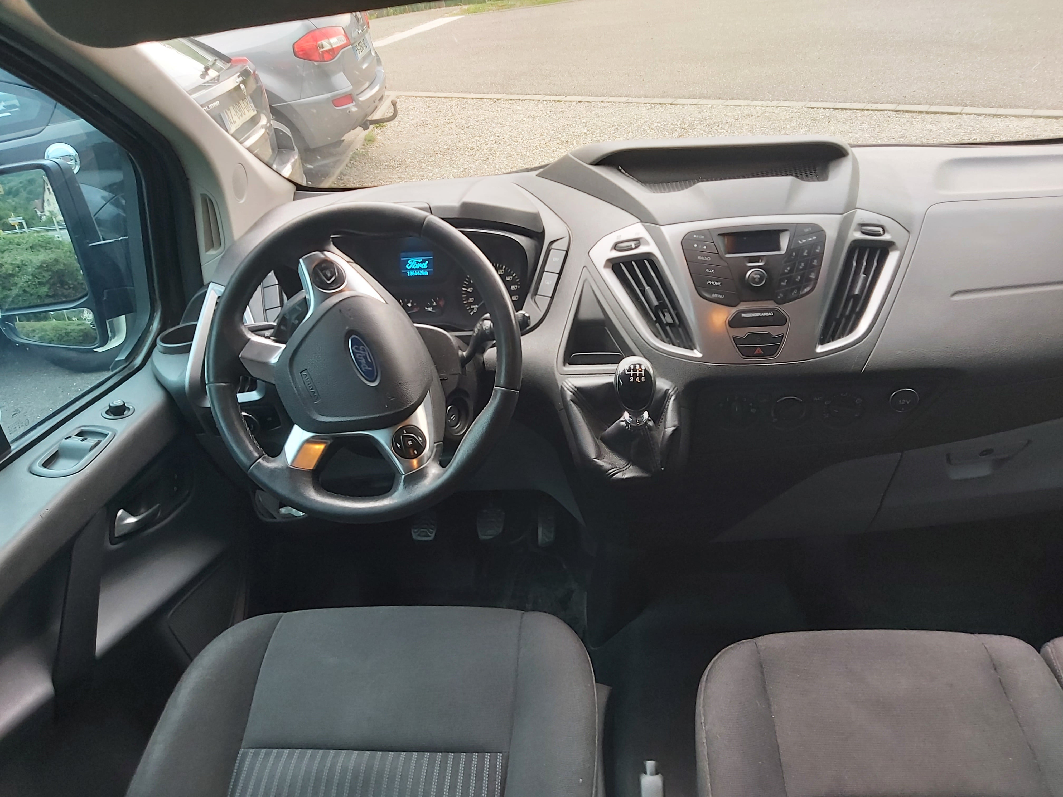 Ford Transit Custom Kombi 9 places rallongé avec Entrée audio / iPod