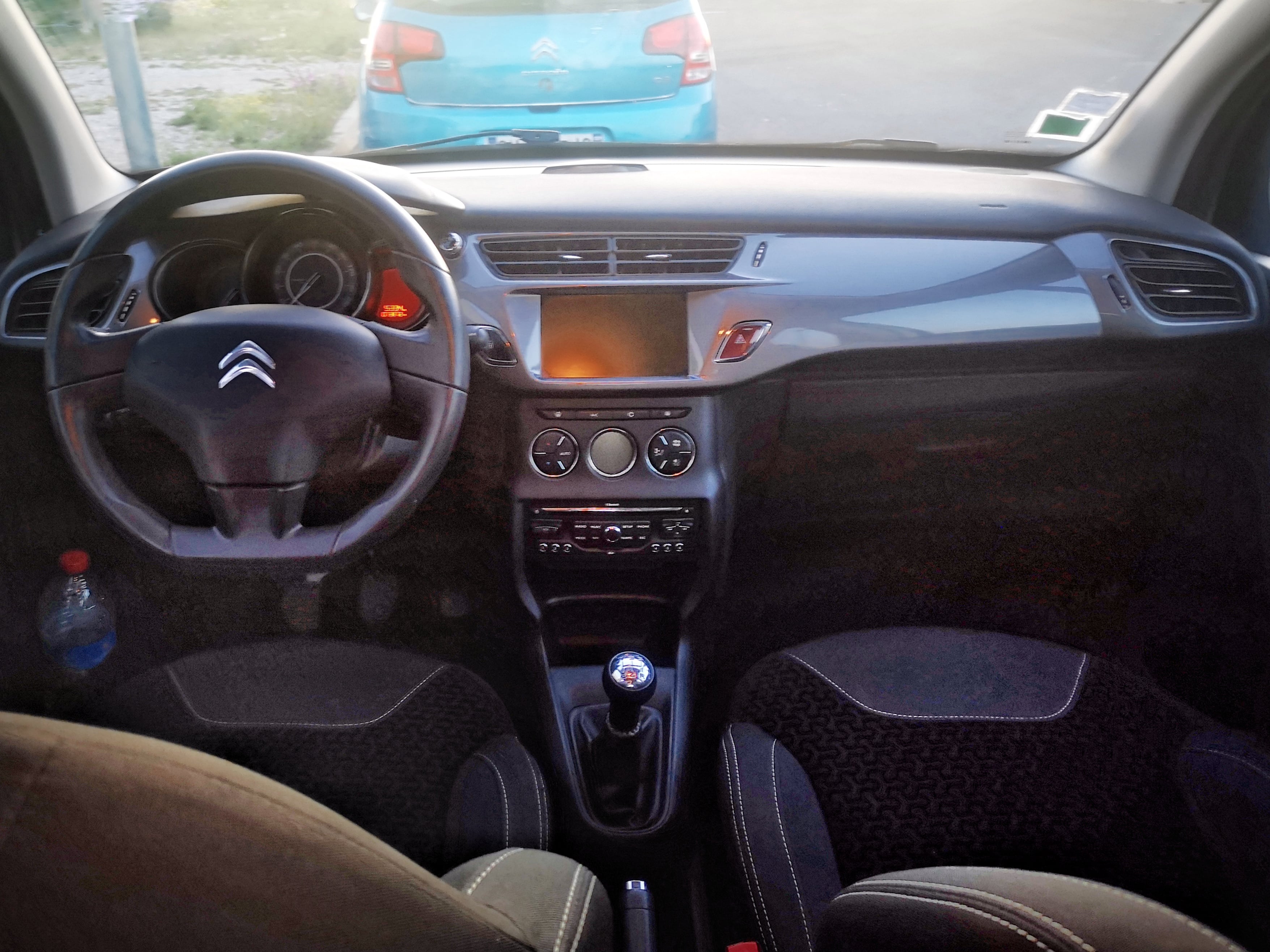 Citroen C3 II (essence) - Clim & Bluetooth & GPS avec Entrée audio / iPod