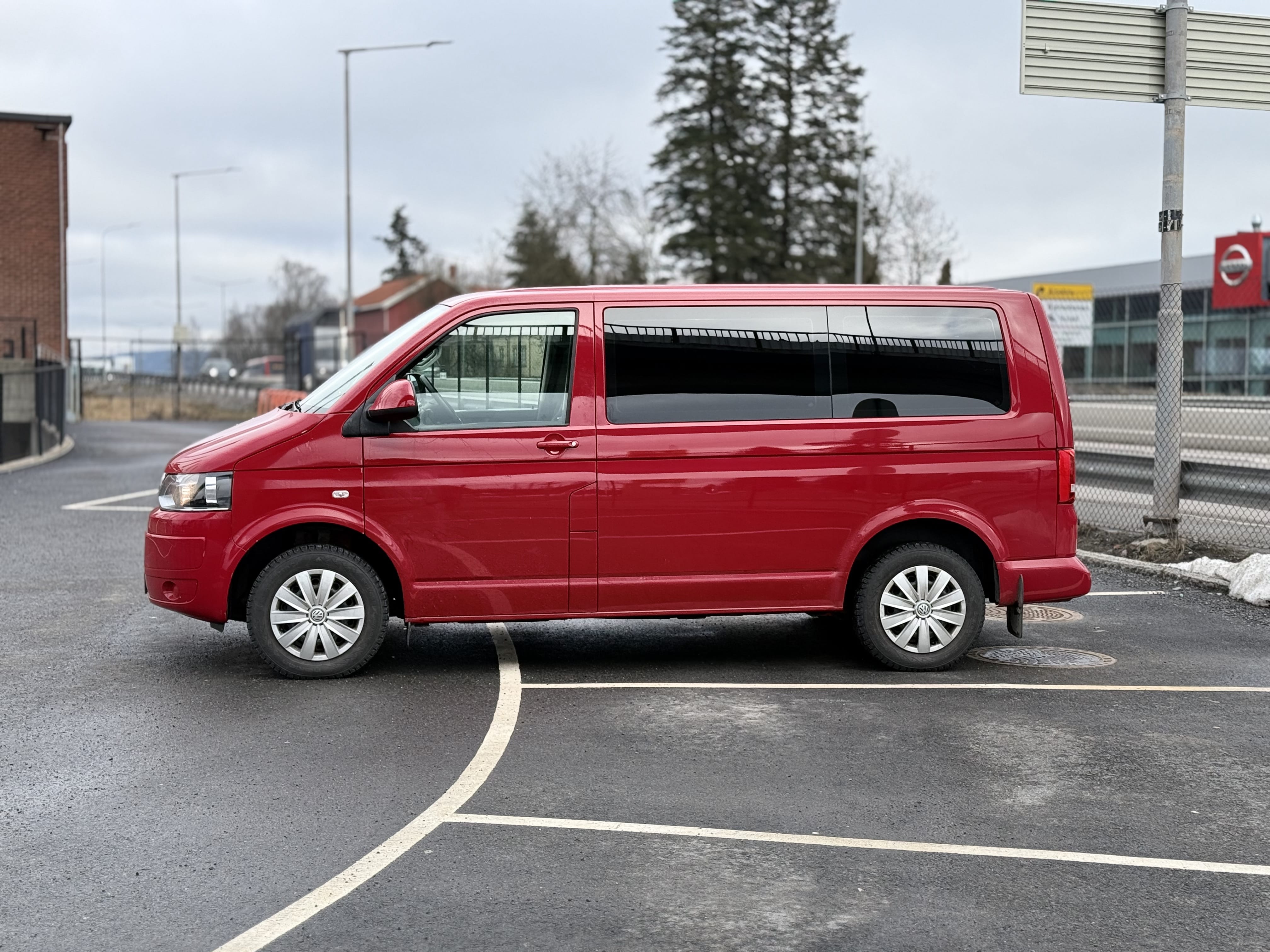 Volkswagen Caravelle 9 seter - automat gir med Aircondition