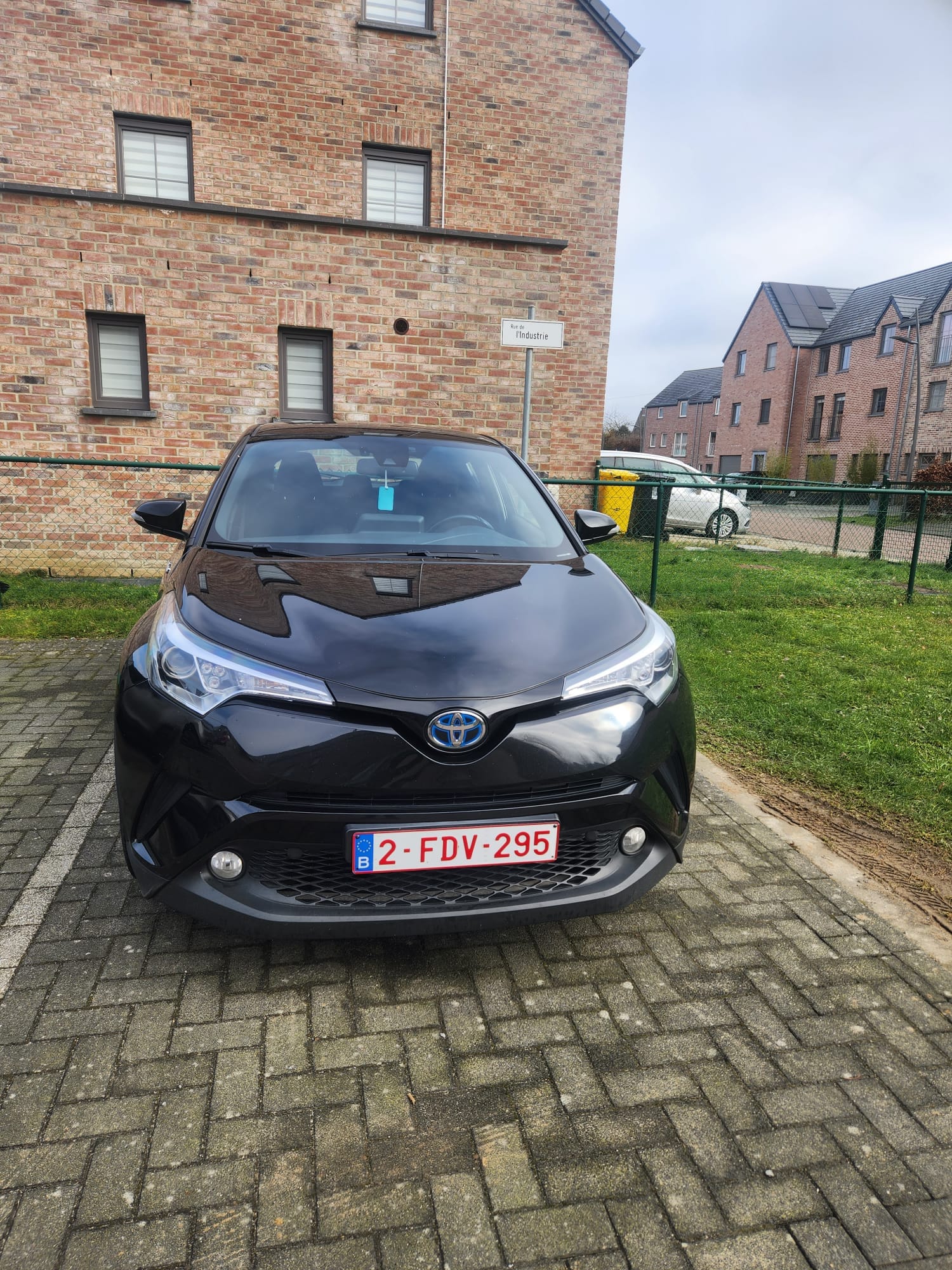 Toyota C-HR 1.8 Hybrid, 2019, Euro 98 (E5) / Elektrisch (hybride), automatisch