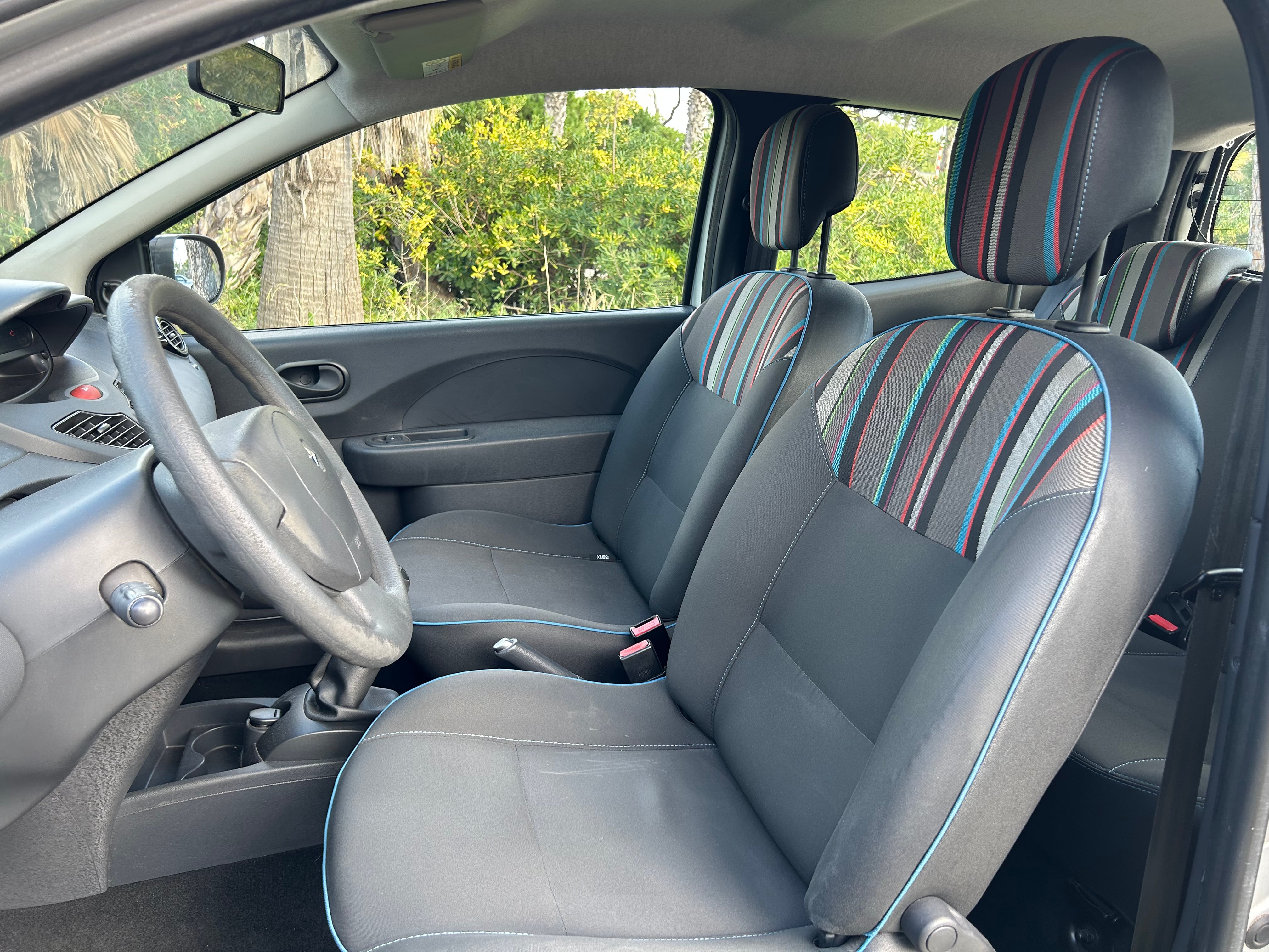 Renault Twingo II 1,2 16V essence avec Autoradio