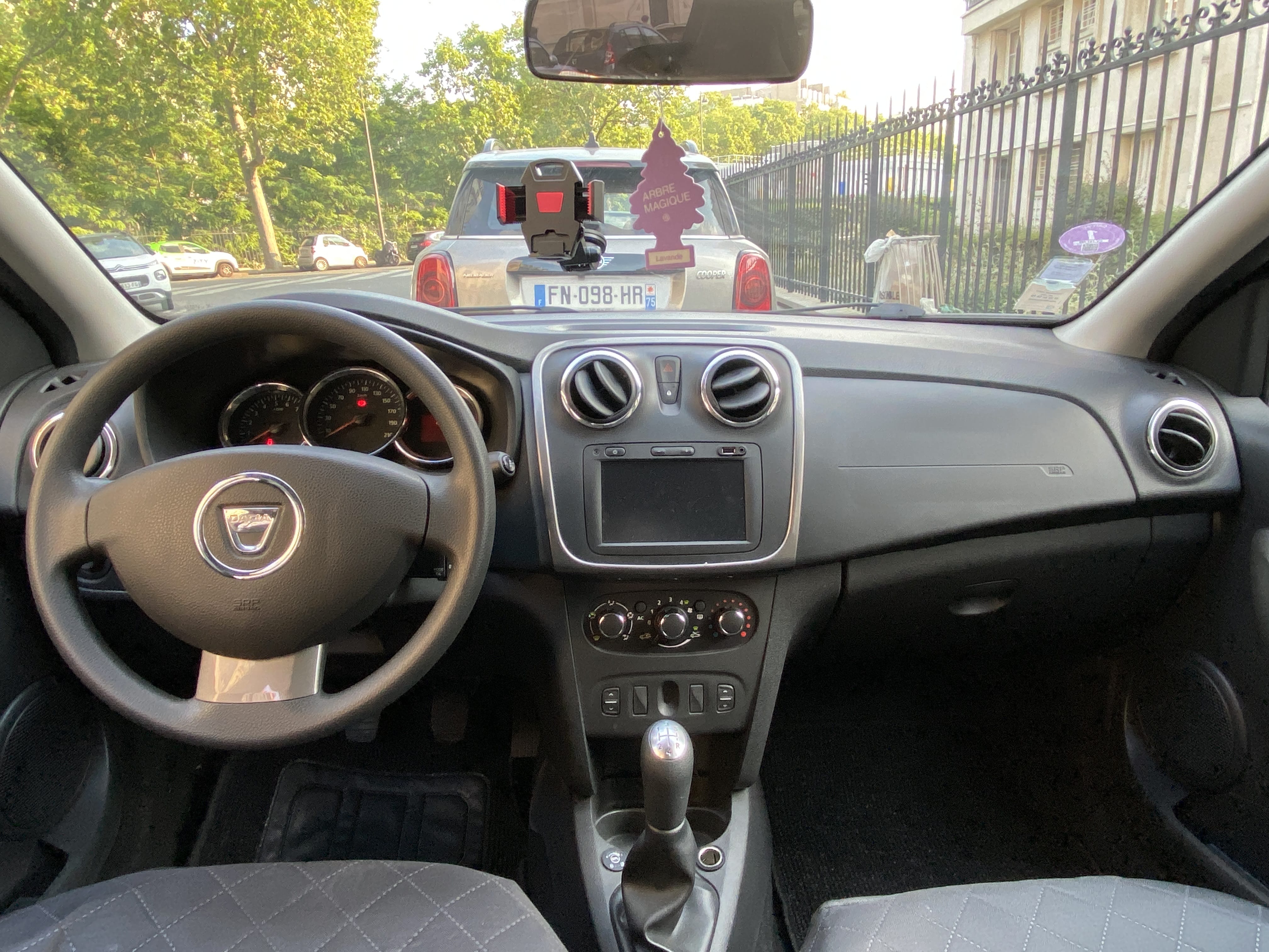 Dacia Sandero Lauréate GPL et essence mit Bluetooth-Audio