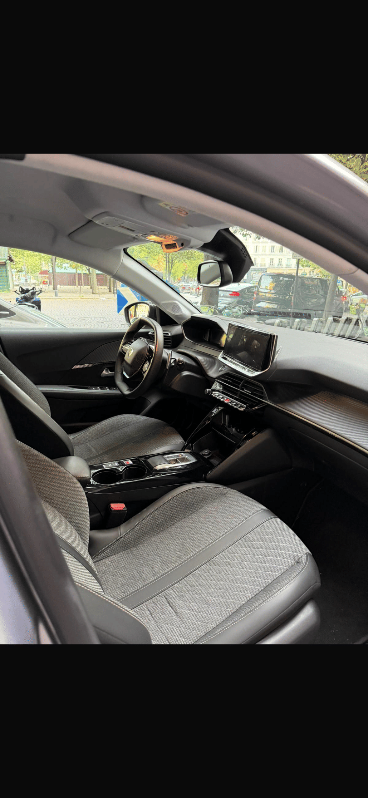 Peugeot 208 avec GPS
