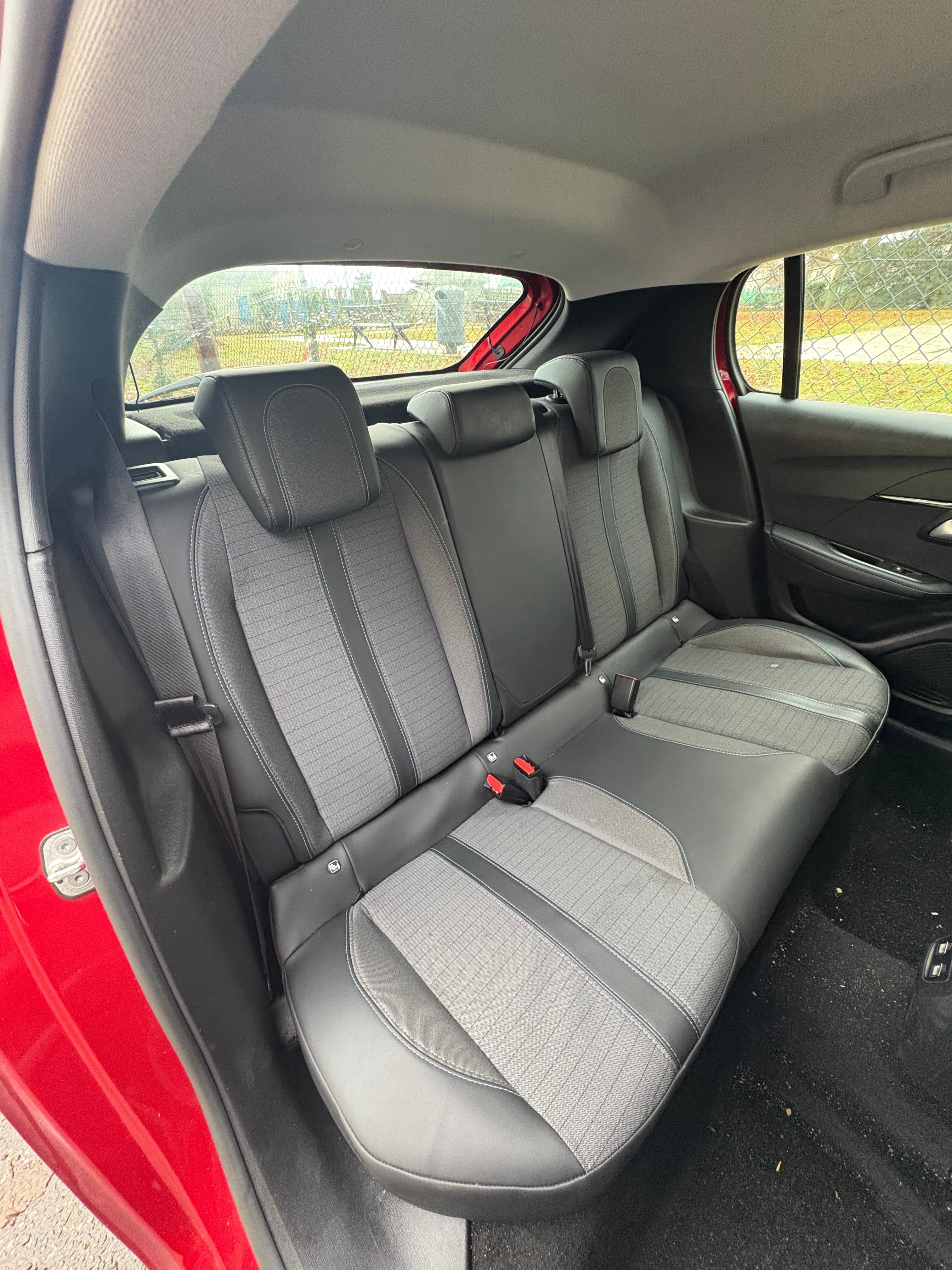 Peugeot 208 avec GPS
