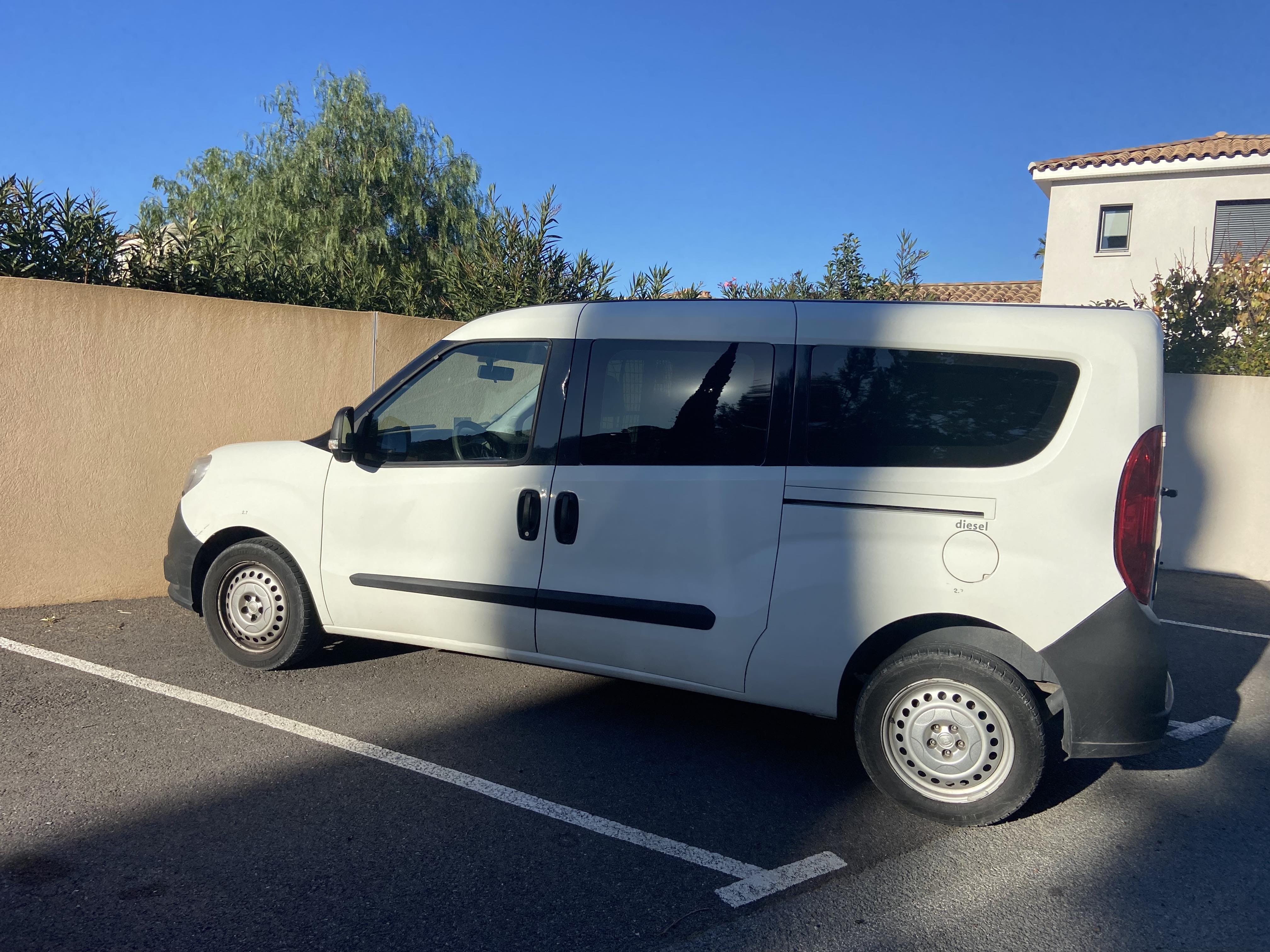 Fiat Doblo Cargo avec Climatisation