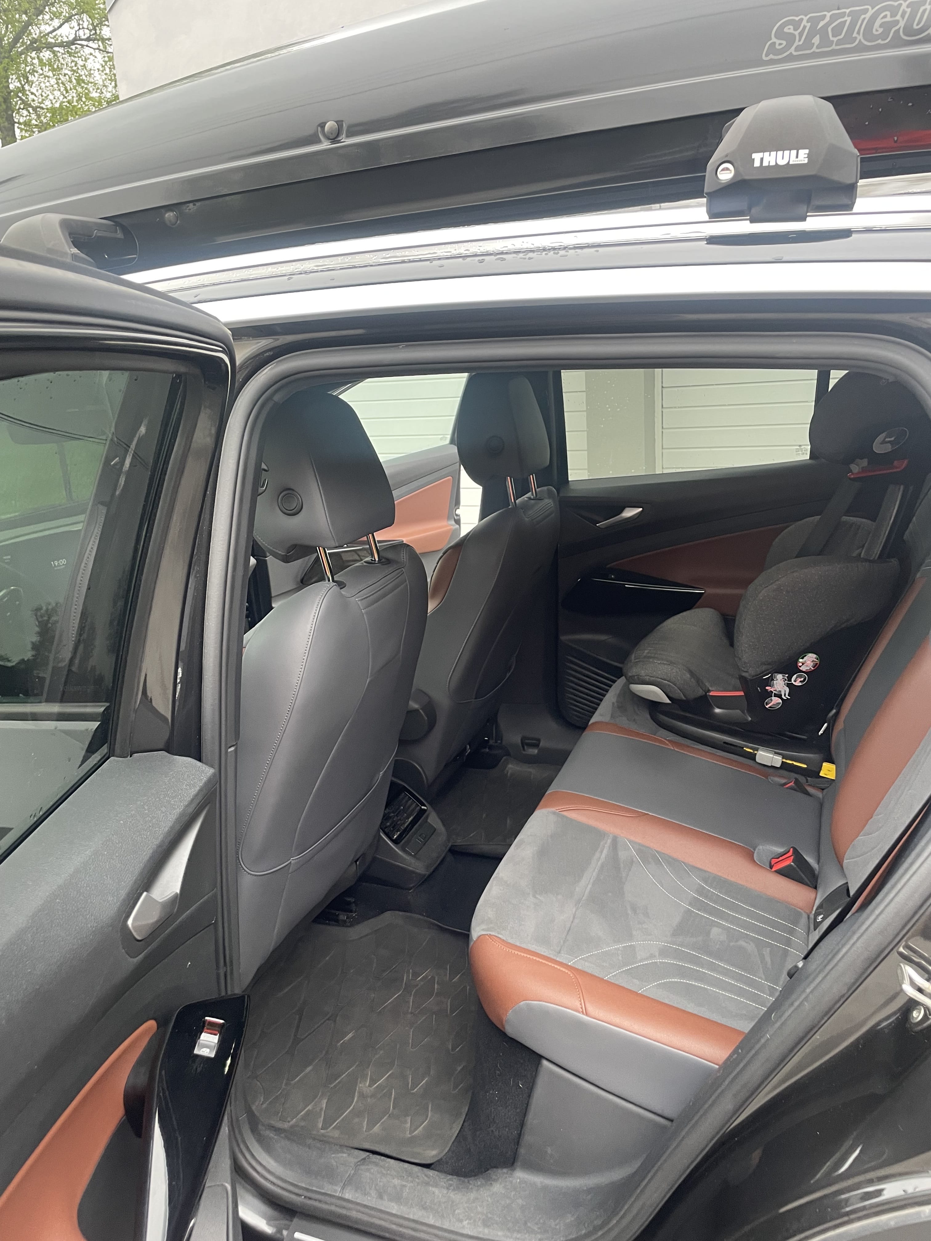 Volkswagen ID.4 with Baby seat