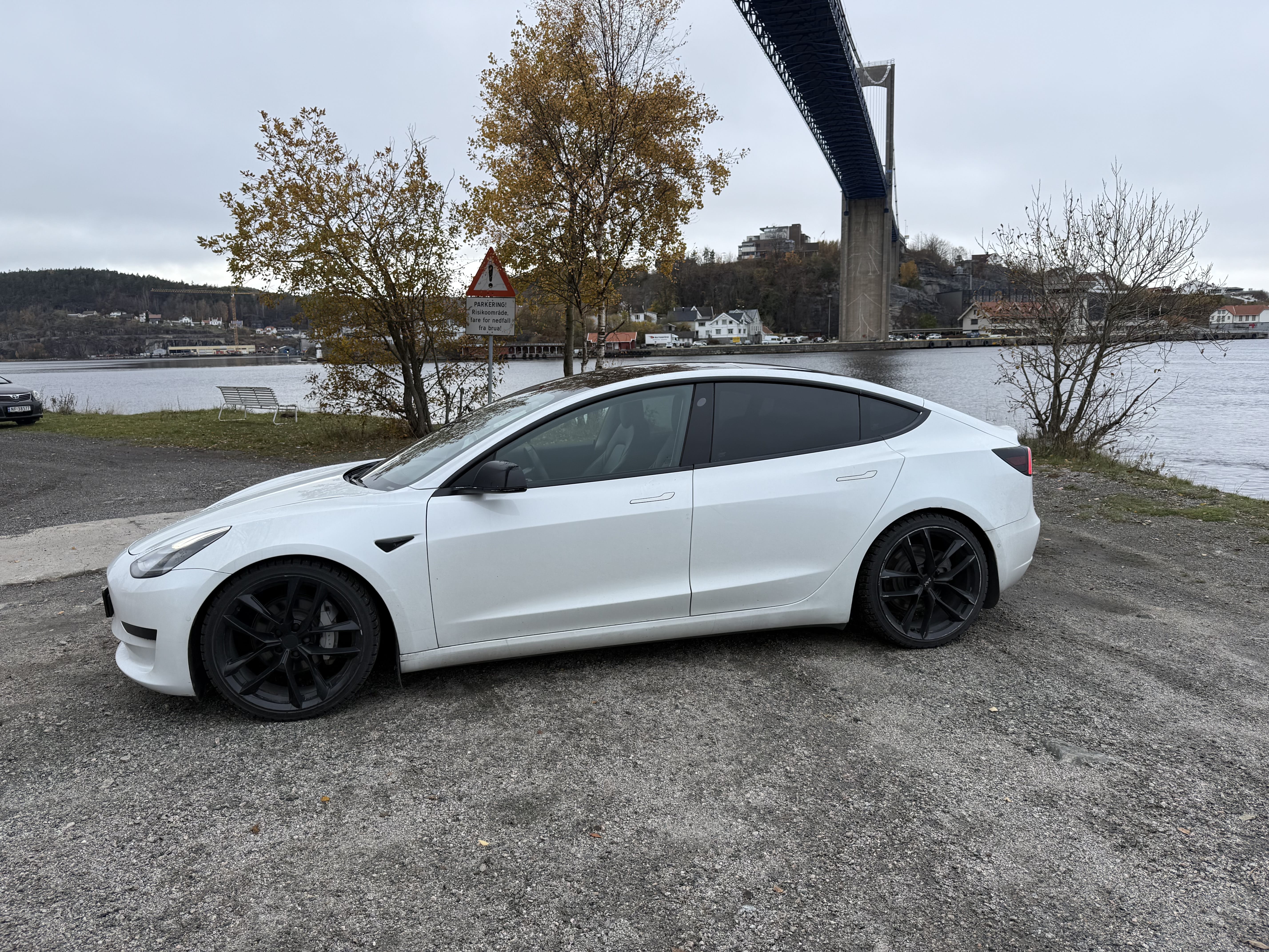 Tesla Model 3 med Babysete