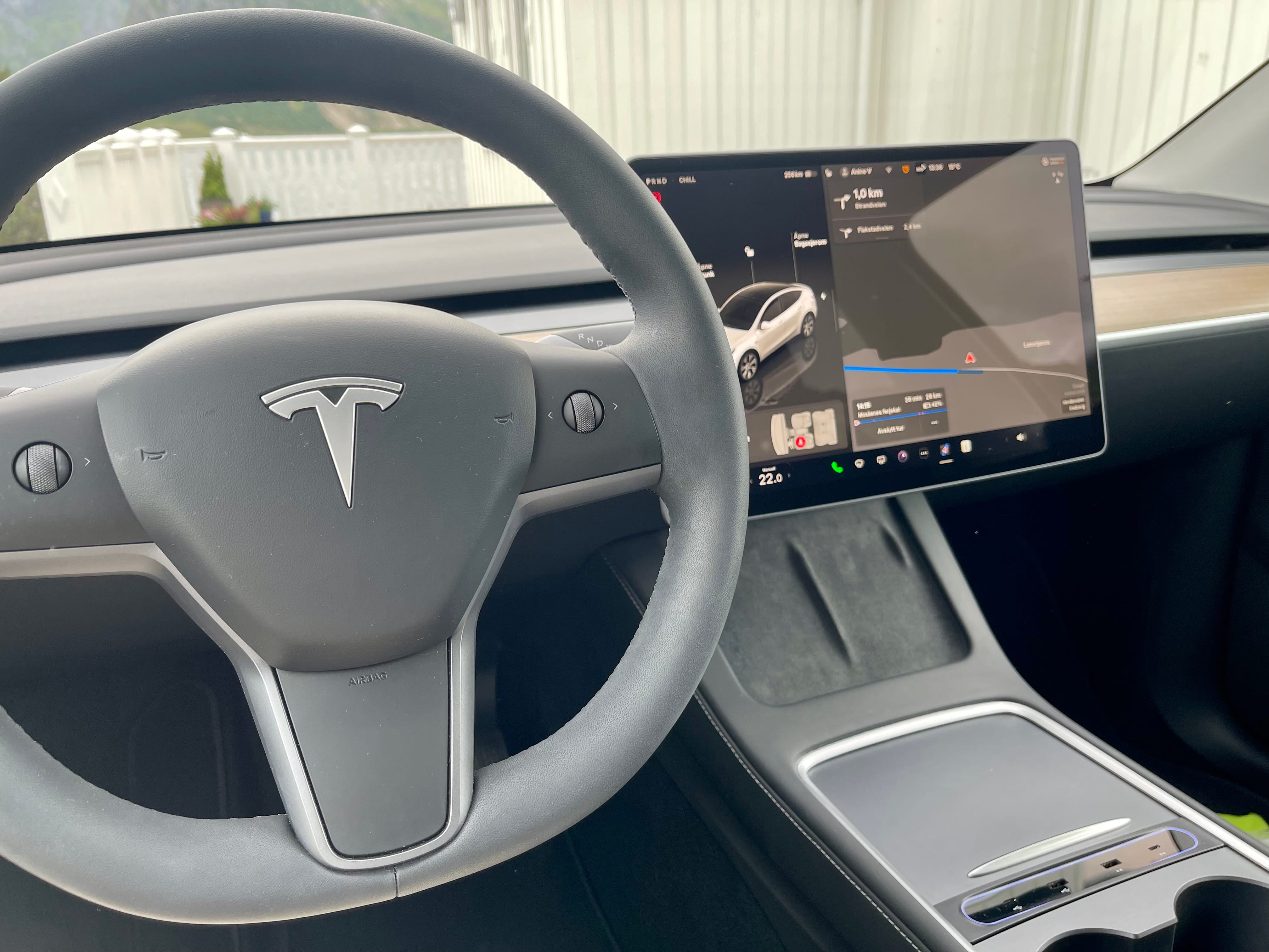Tesla Model Y Long Range med Cruisekontroll