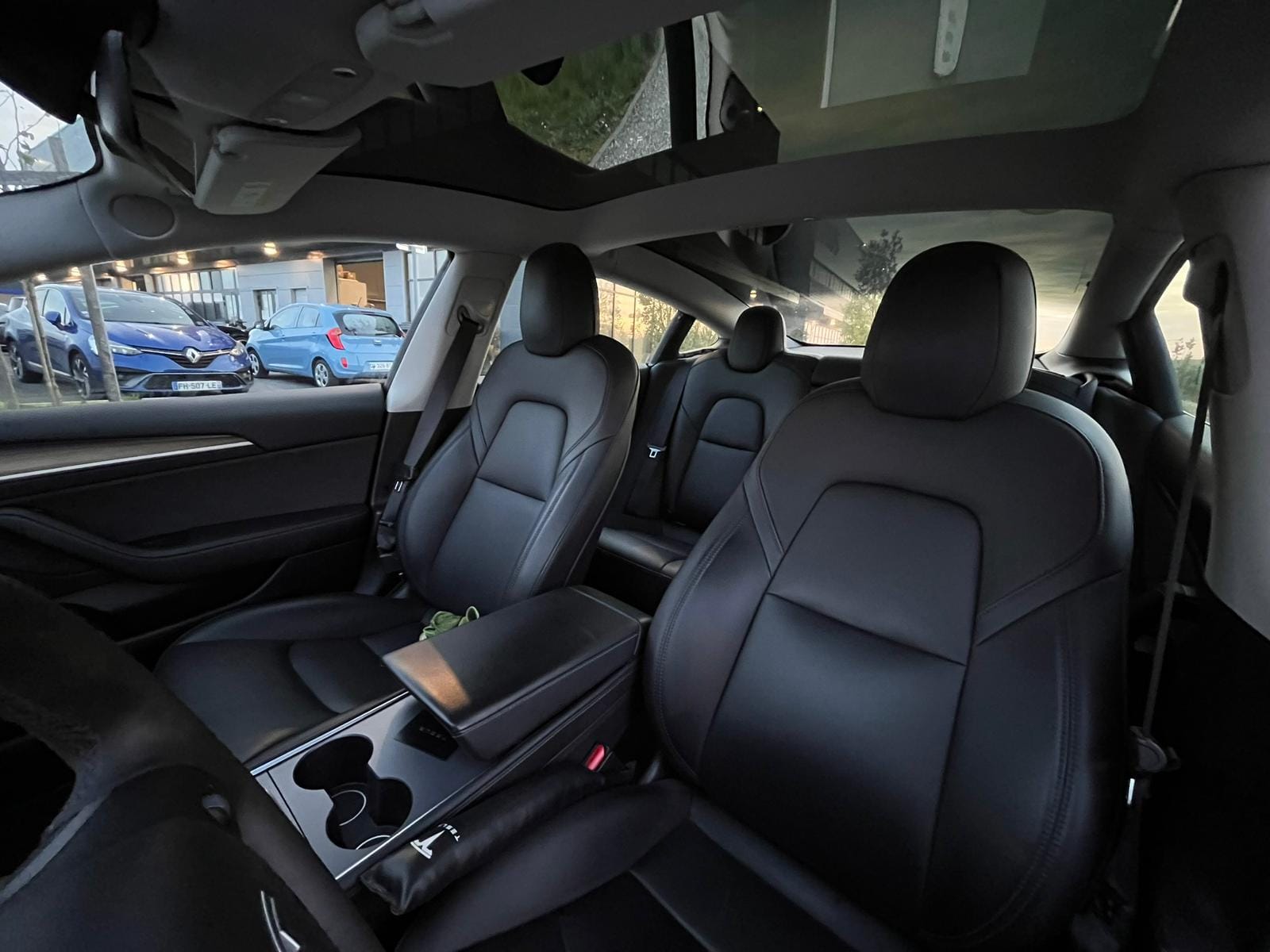 Tesla Model 3 Standard Range Plus – 100% électrique – Autopilot avec Régulateur de vitesse