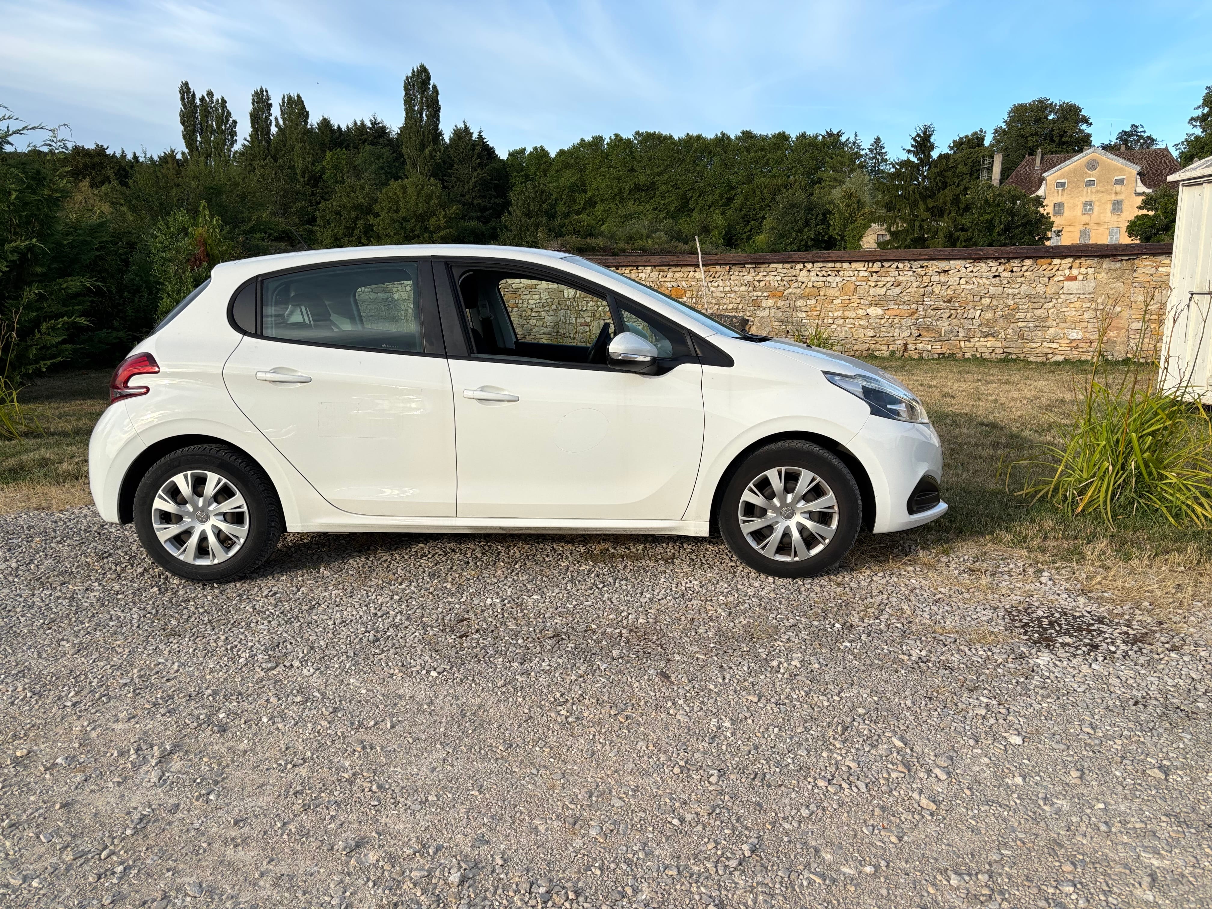 Peugeot 208 1,2 83 cv avec Climatisation