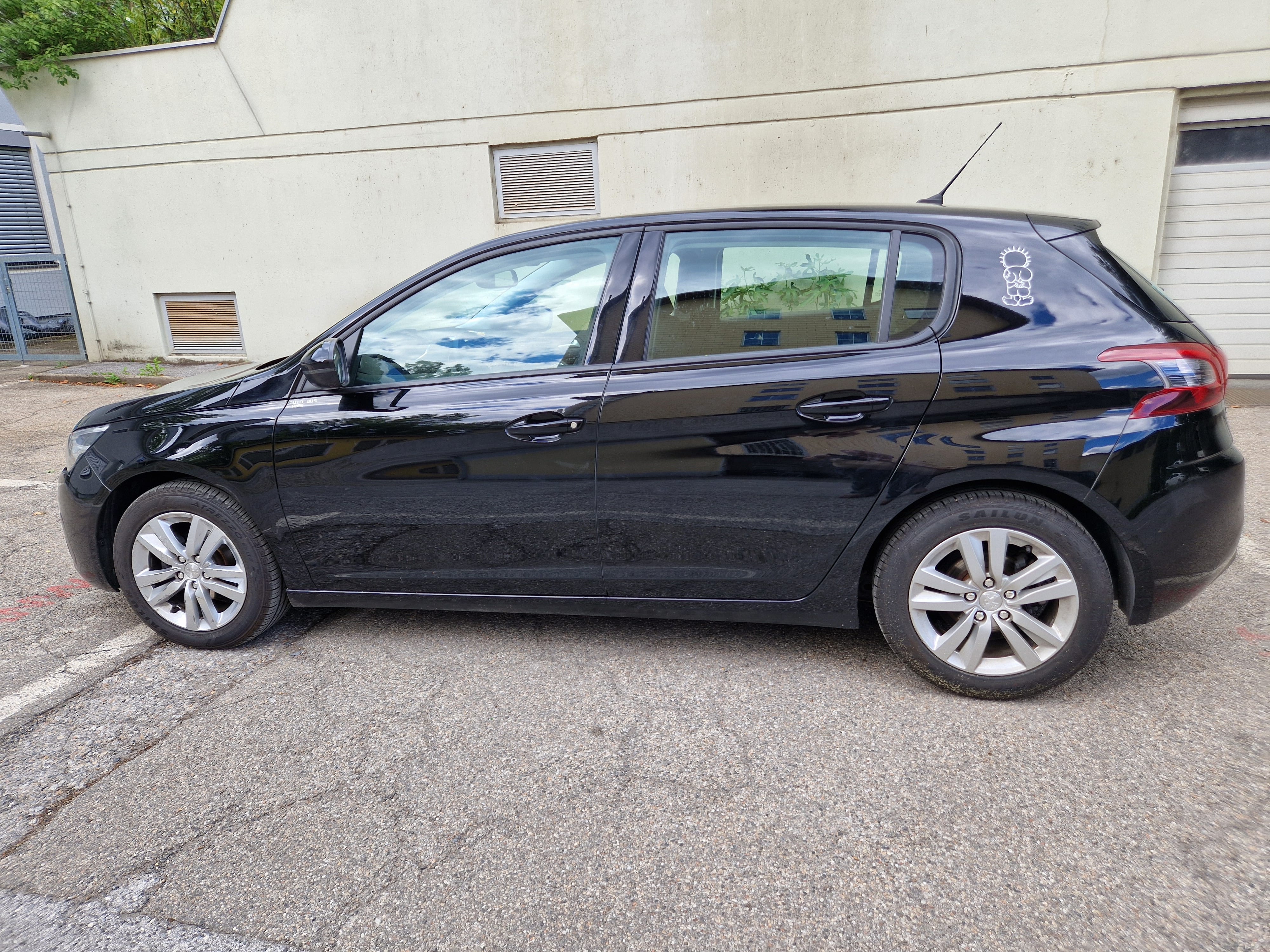 Peugeot 308 1.2 PureTech 110 Active Pack S&S SCHWARZ mit Klimaanlage