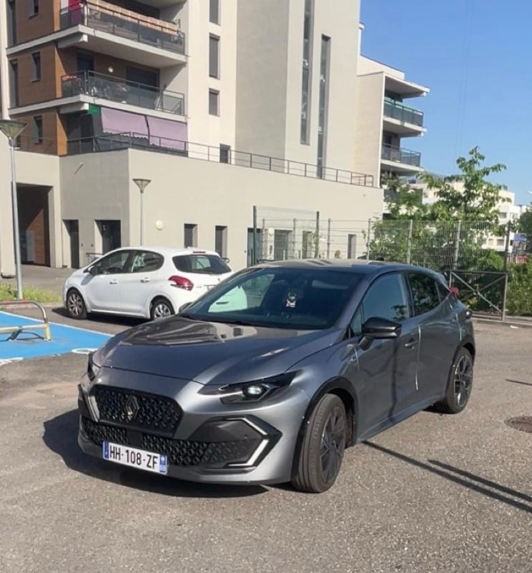 Renault Clio Alpine, 2026, Essence 95 / Électrique (hybride), automatique
