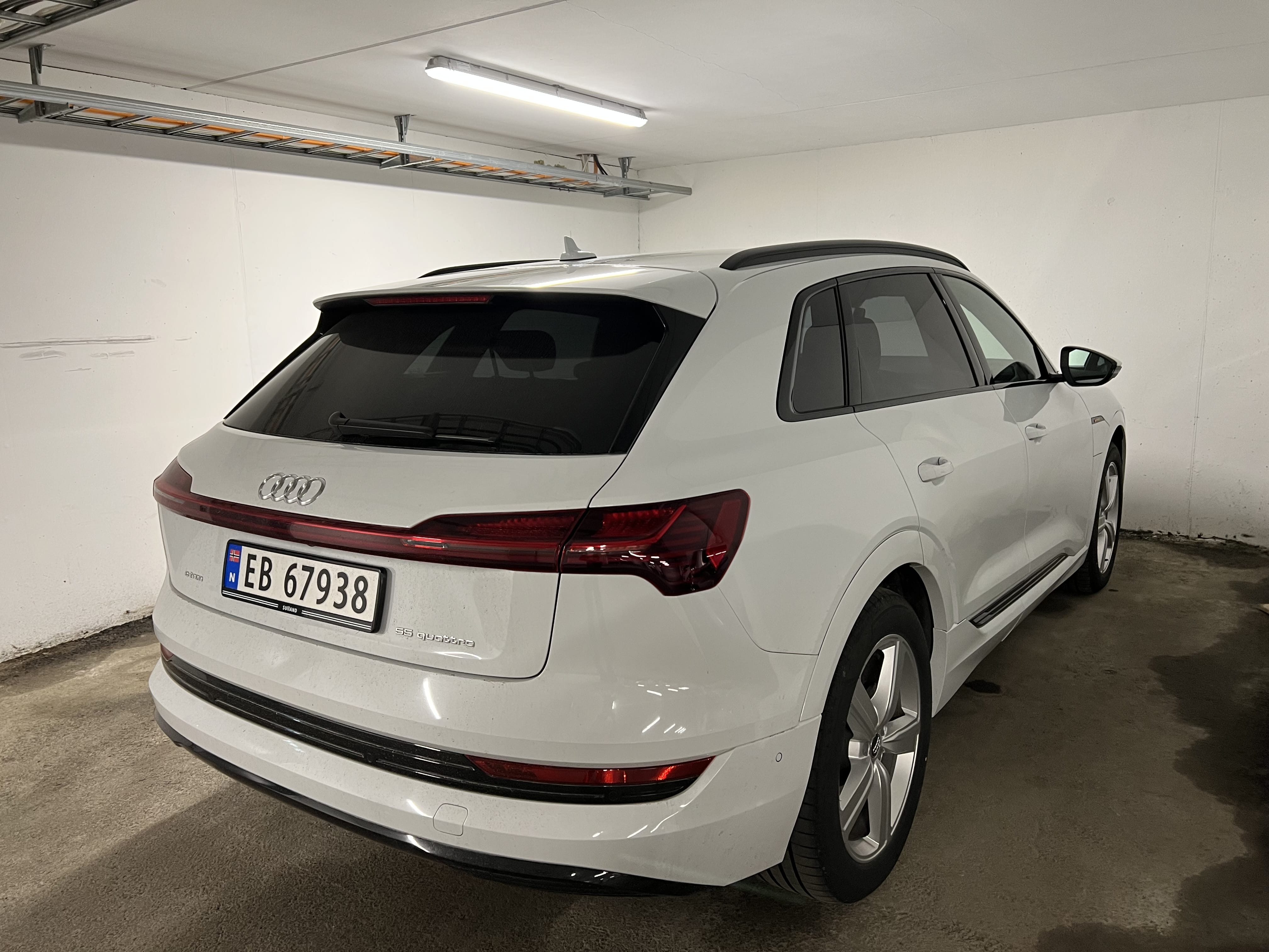 Audi e-tron with Air conditioning