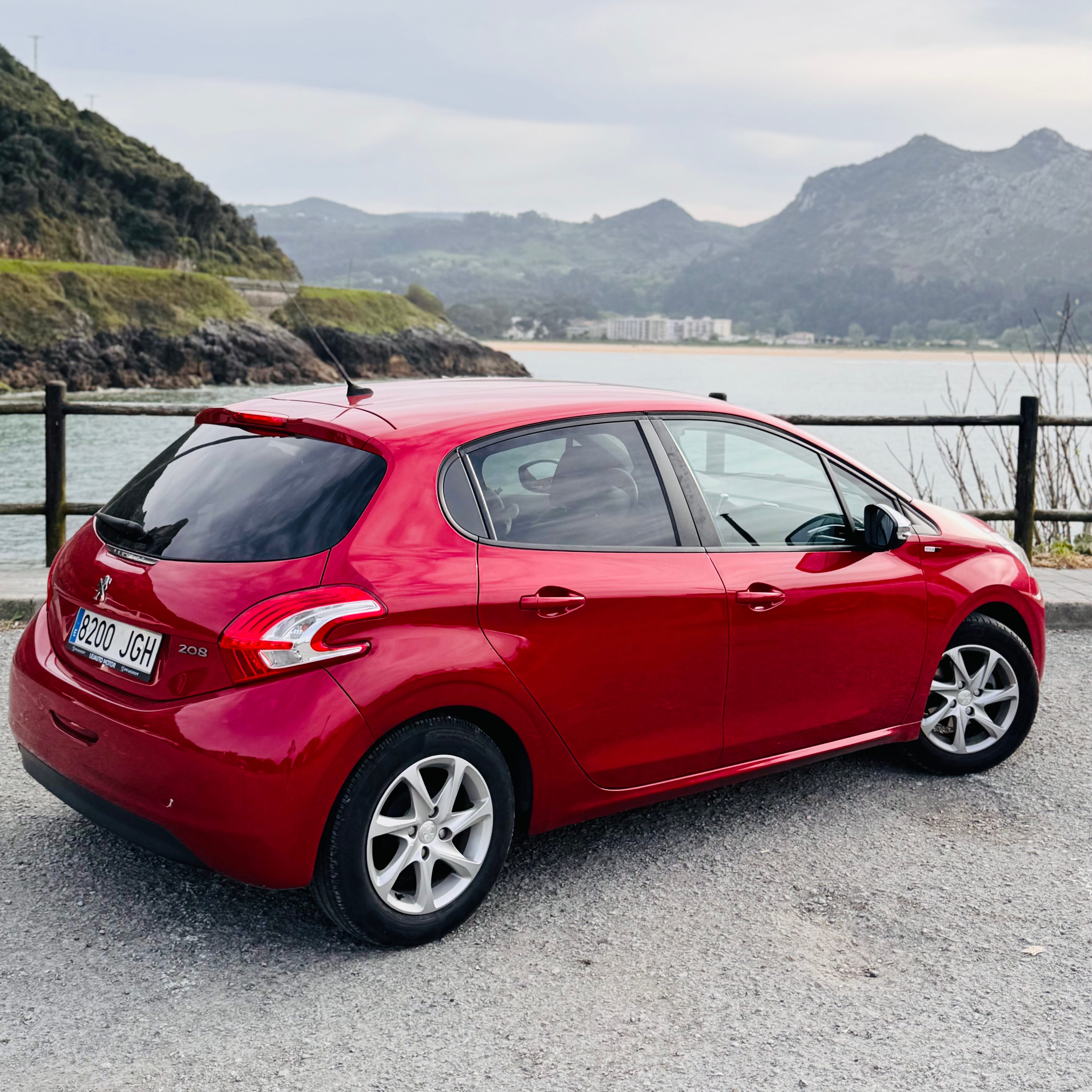 Peugeot 208 con Aire acondicionado