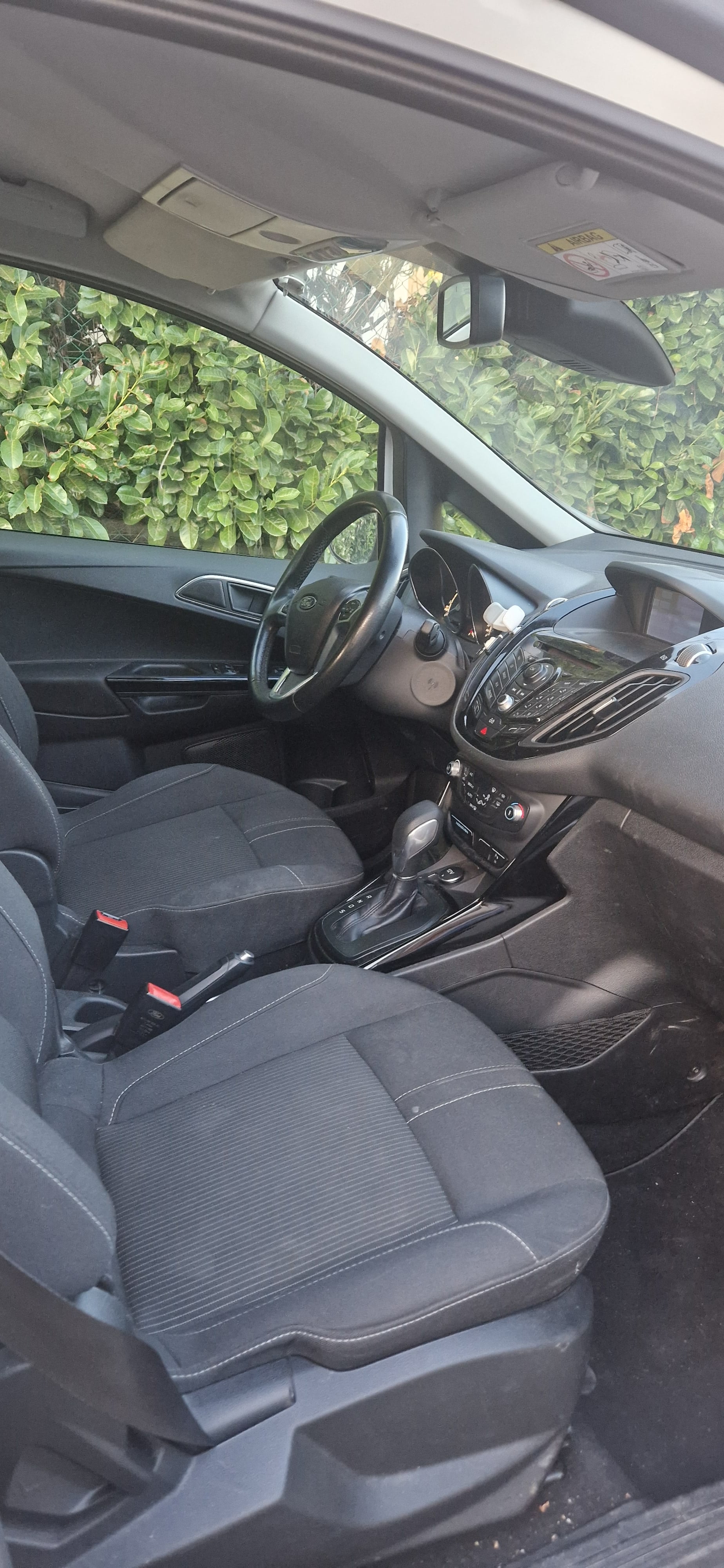 Ford B-Max con Puertos de carga USB