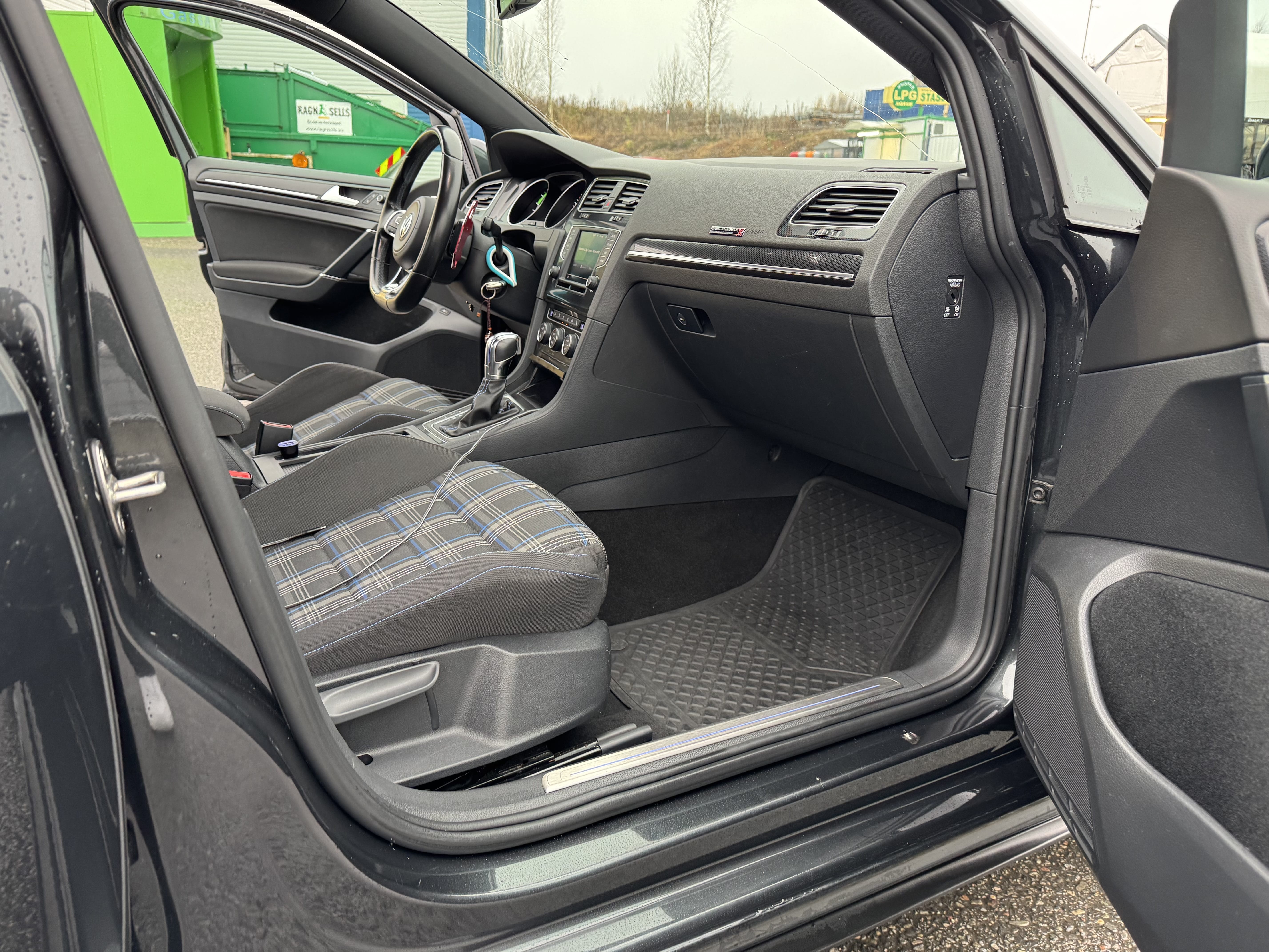 Volkswagen Golf GTE 1.4L Turbocharged TSI with Android Auto