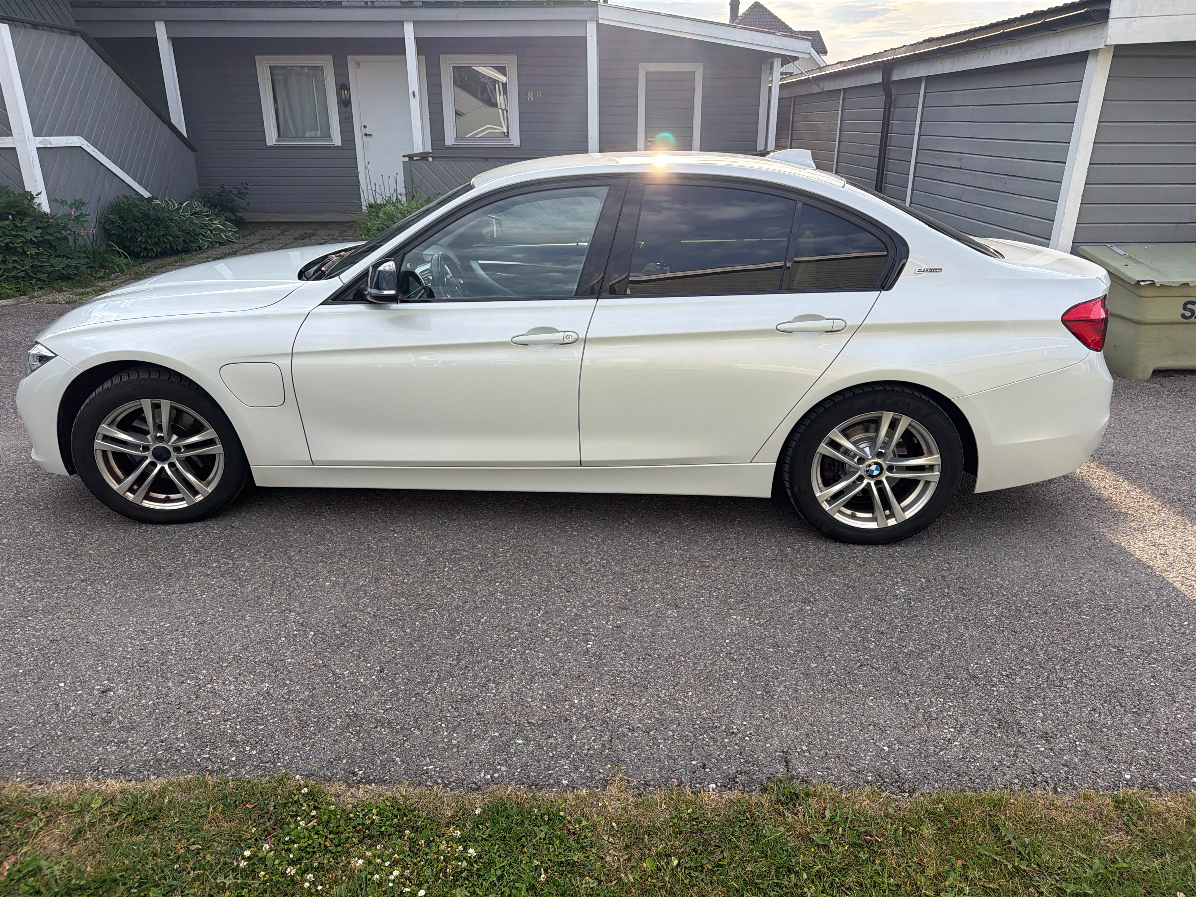 BMW 3 Series 330e iPerformance med Aircondition