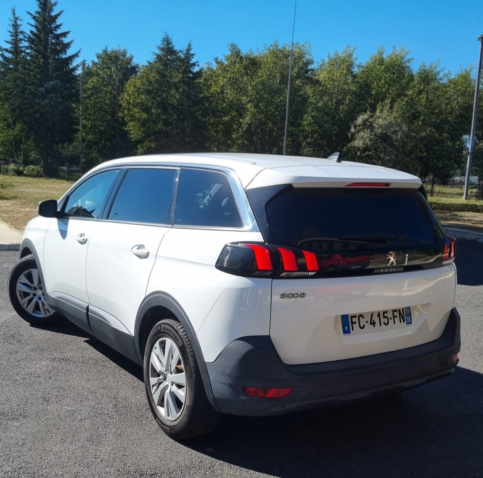 Peugeot 5008 avec GPS