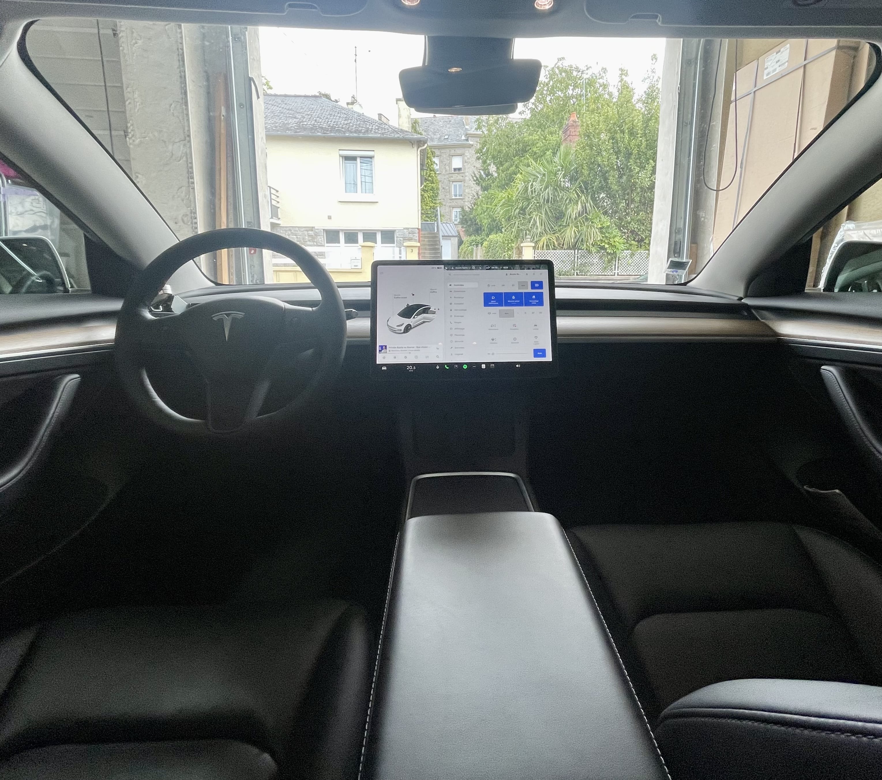 Tesla Model 3 avec GPS