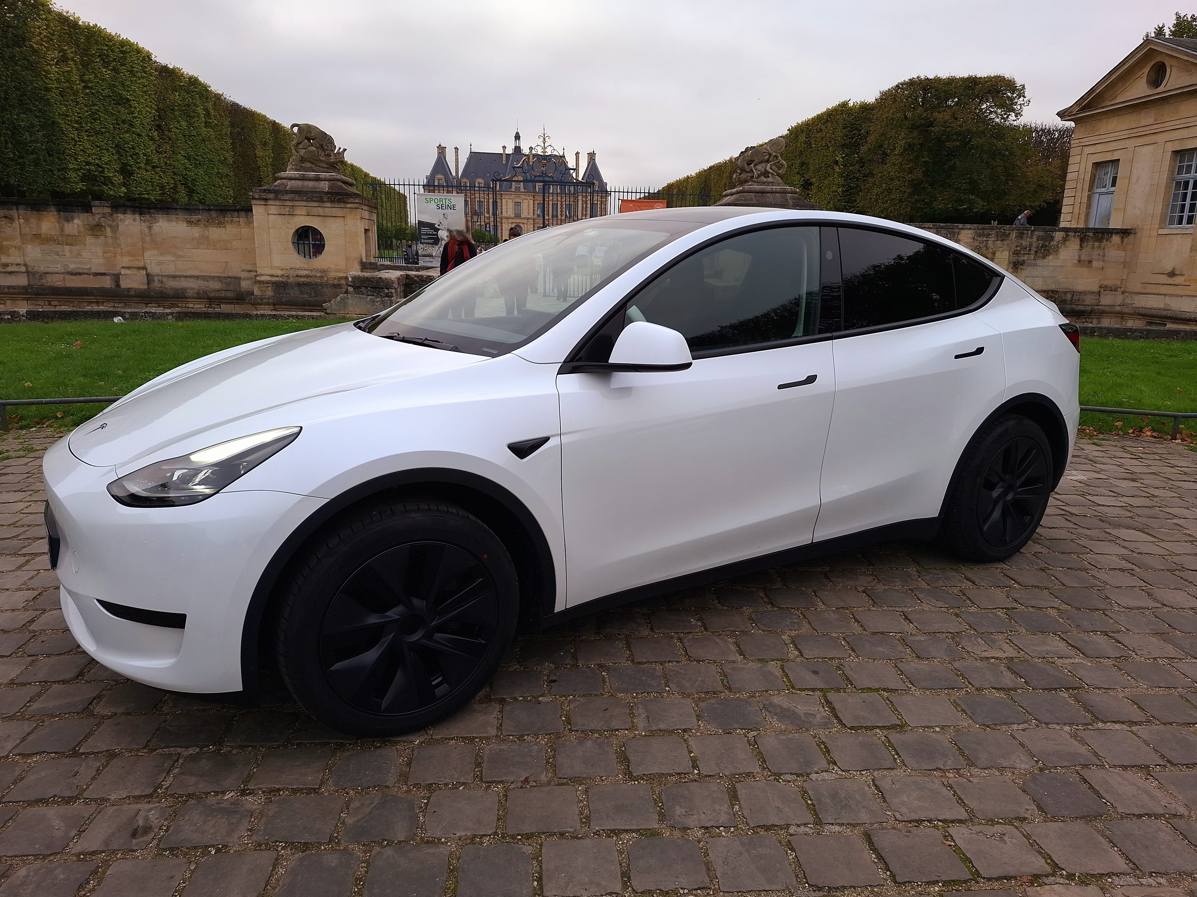 Tesla Model Y, 2024, Électrique, automatique