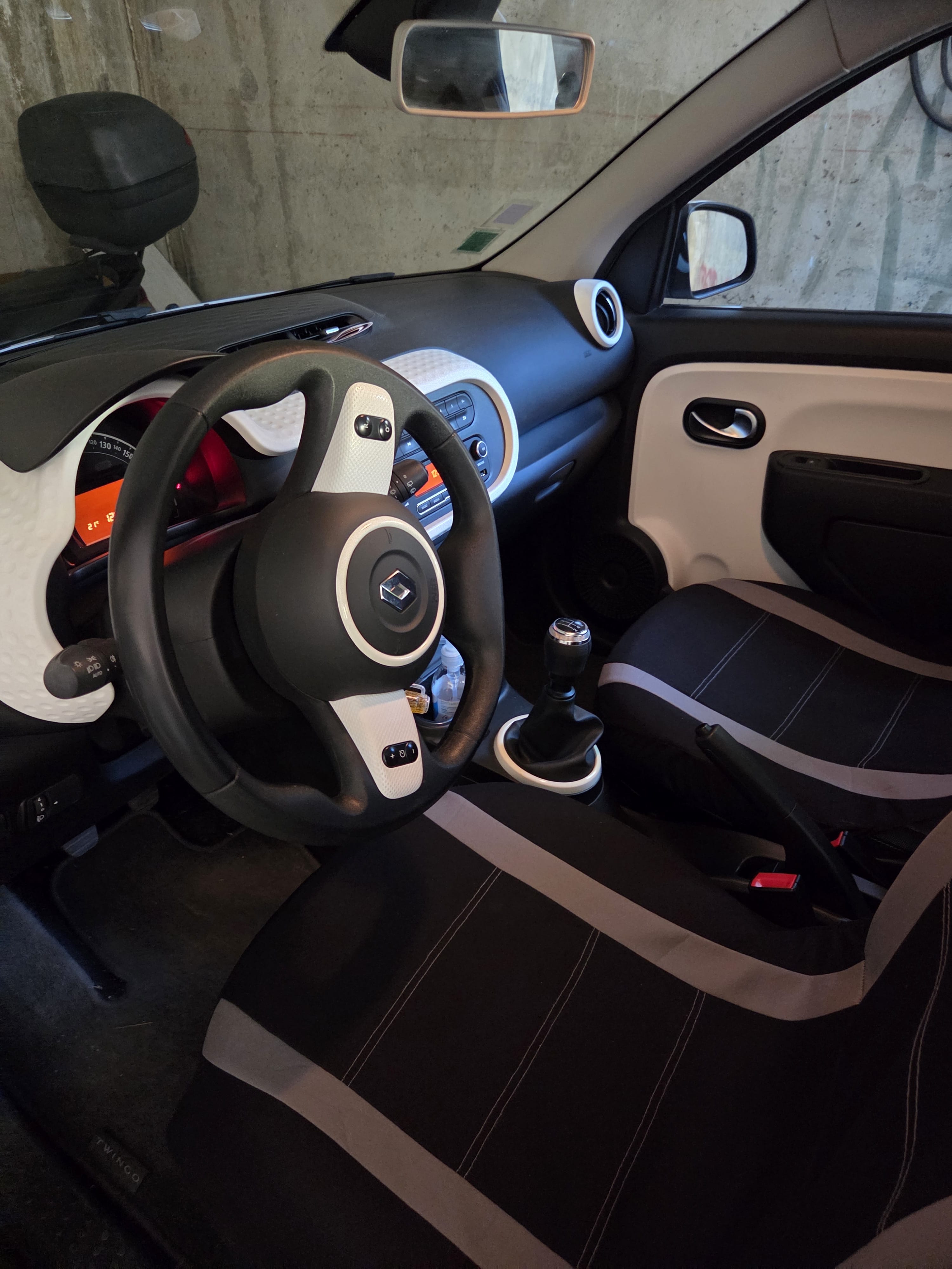 Renault Twingo III avec Autoradio